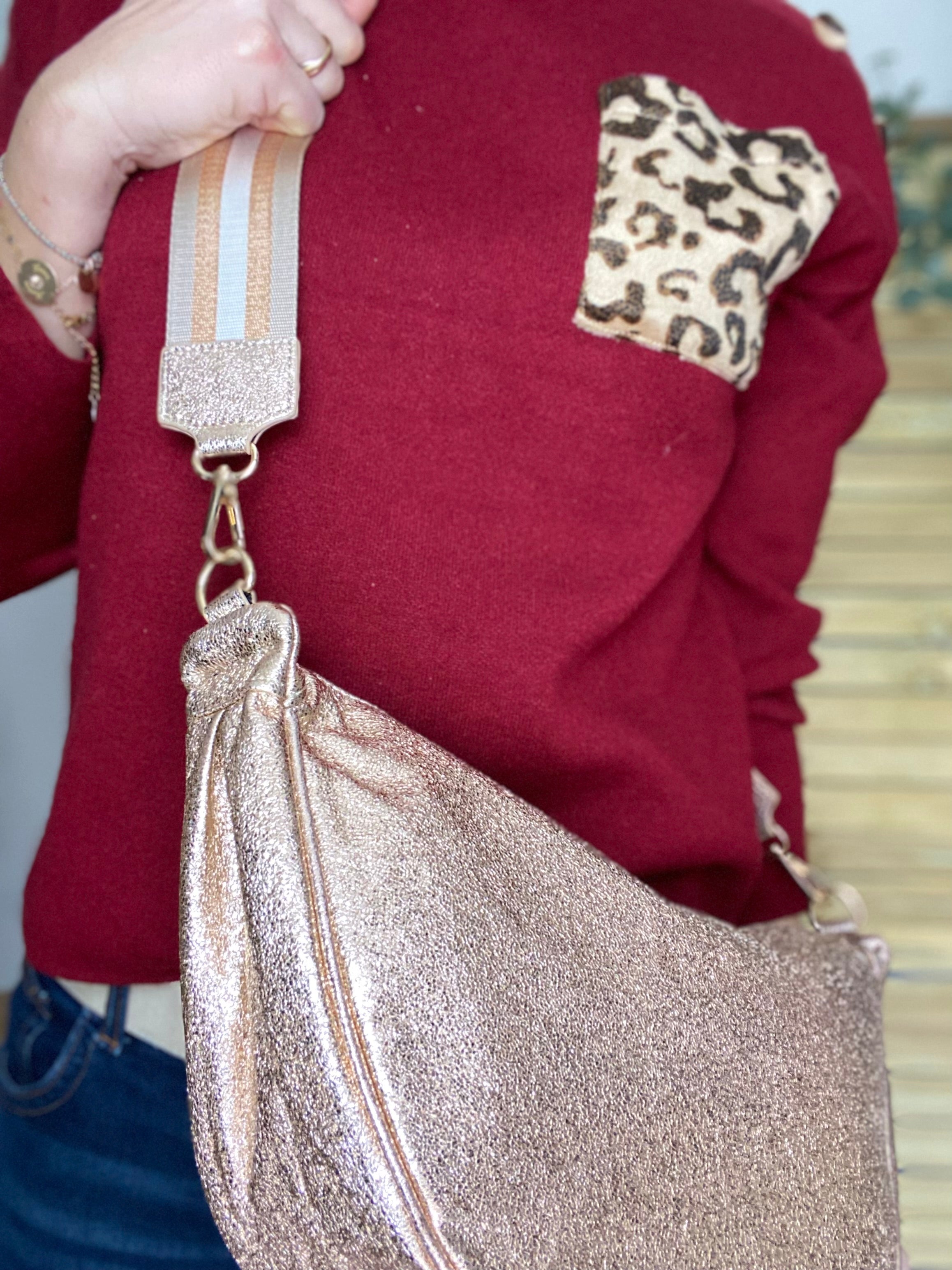 Sac besace demi-lune XL irisé, sangle fantaisie - AMY - Rose irisé