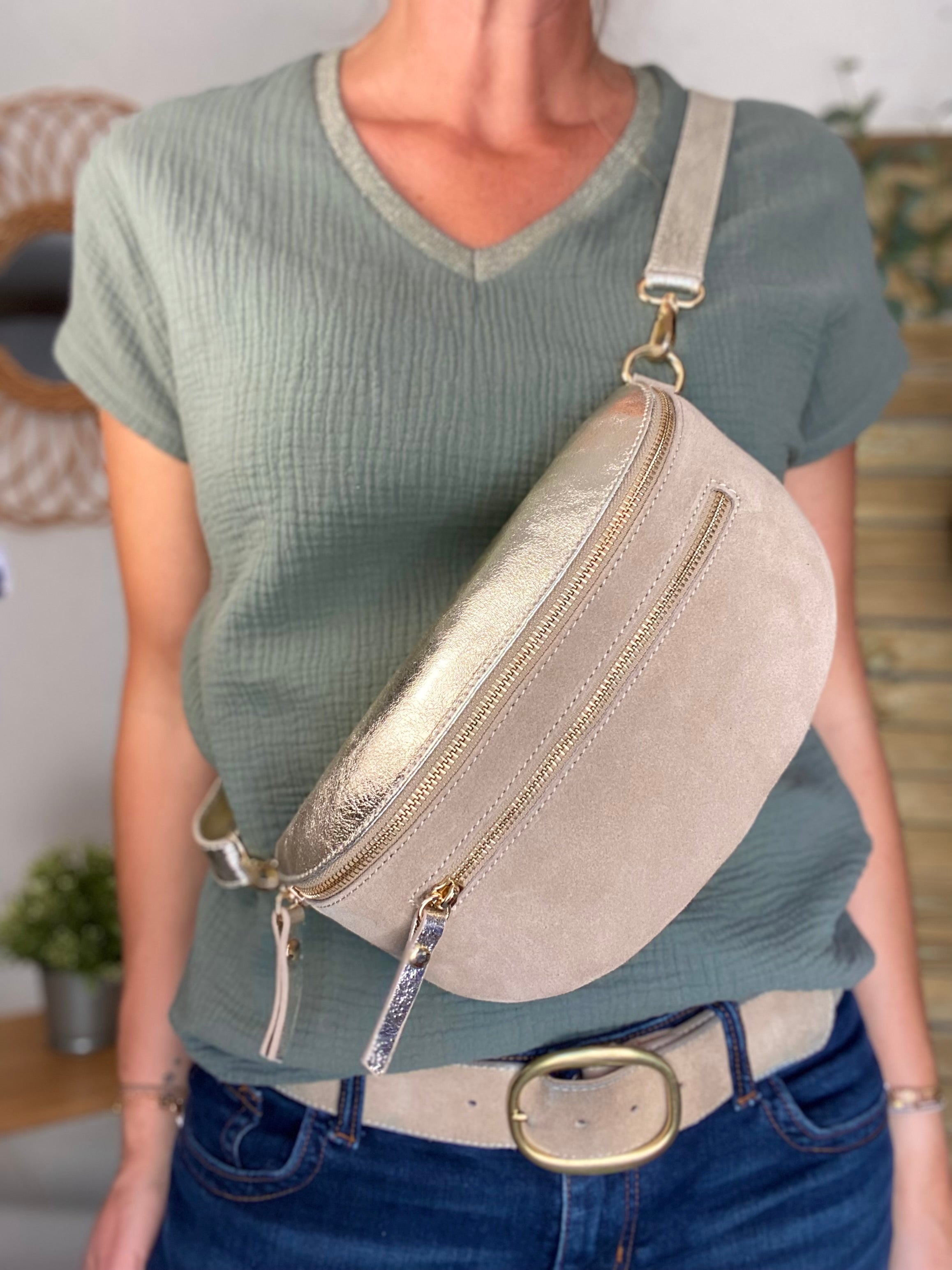Sac banane en croûte de cuir et irisé + poche avant ALISON - Beige / Doré