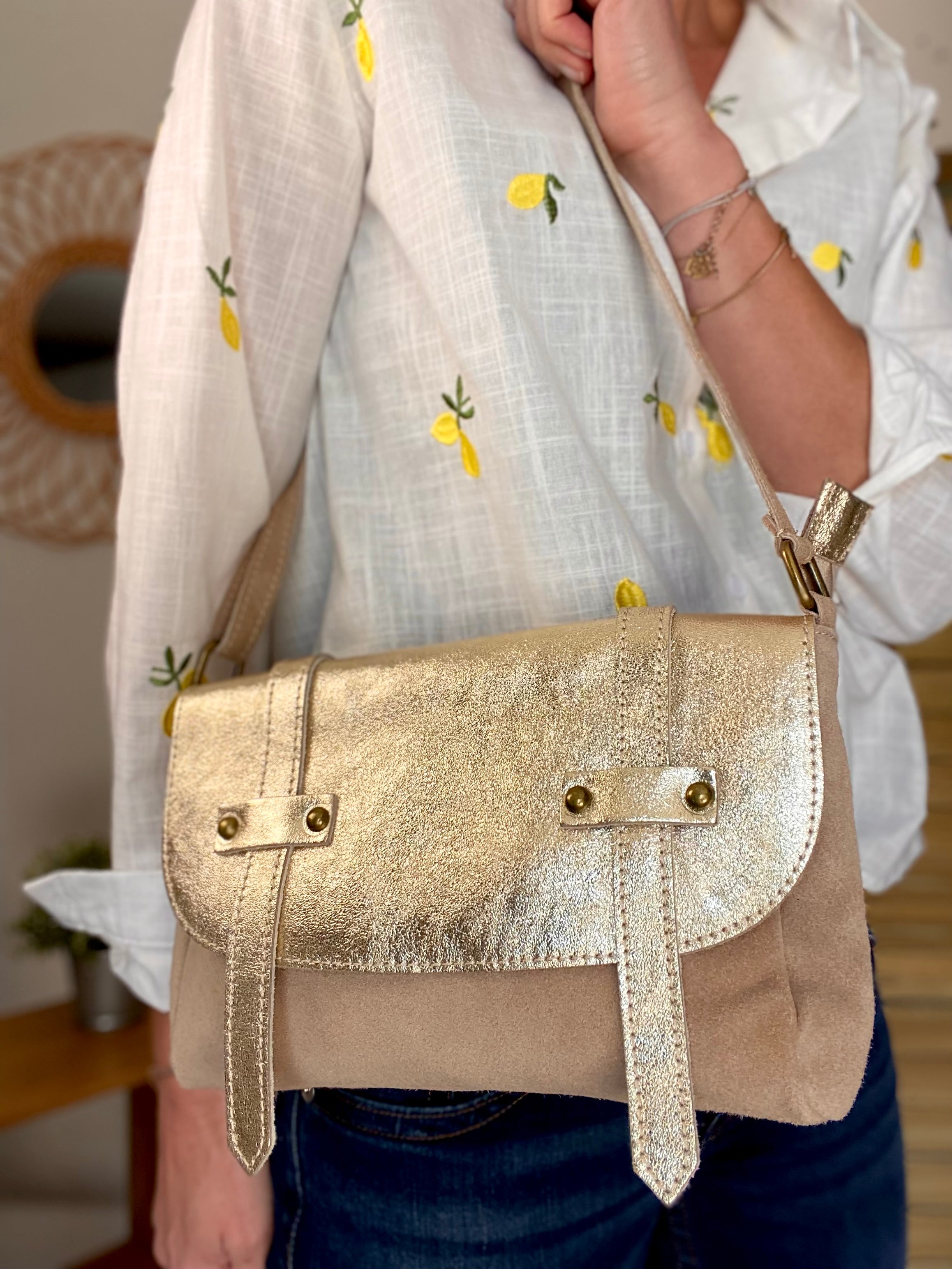 Sac bandoulière en cuir daim et irisé ESMÉE - Beige Doré