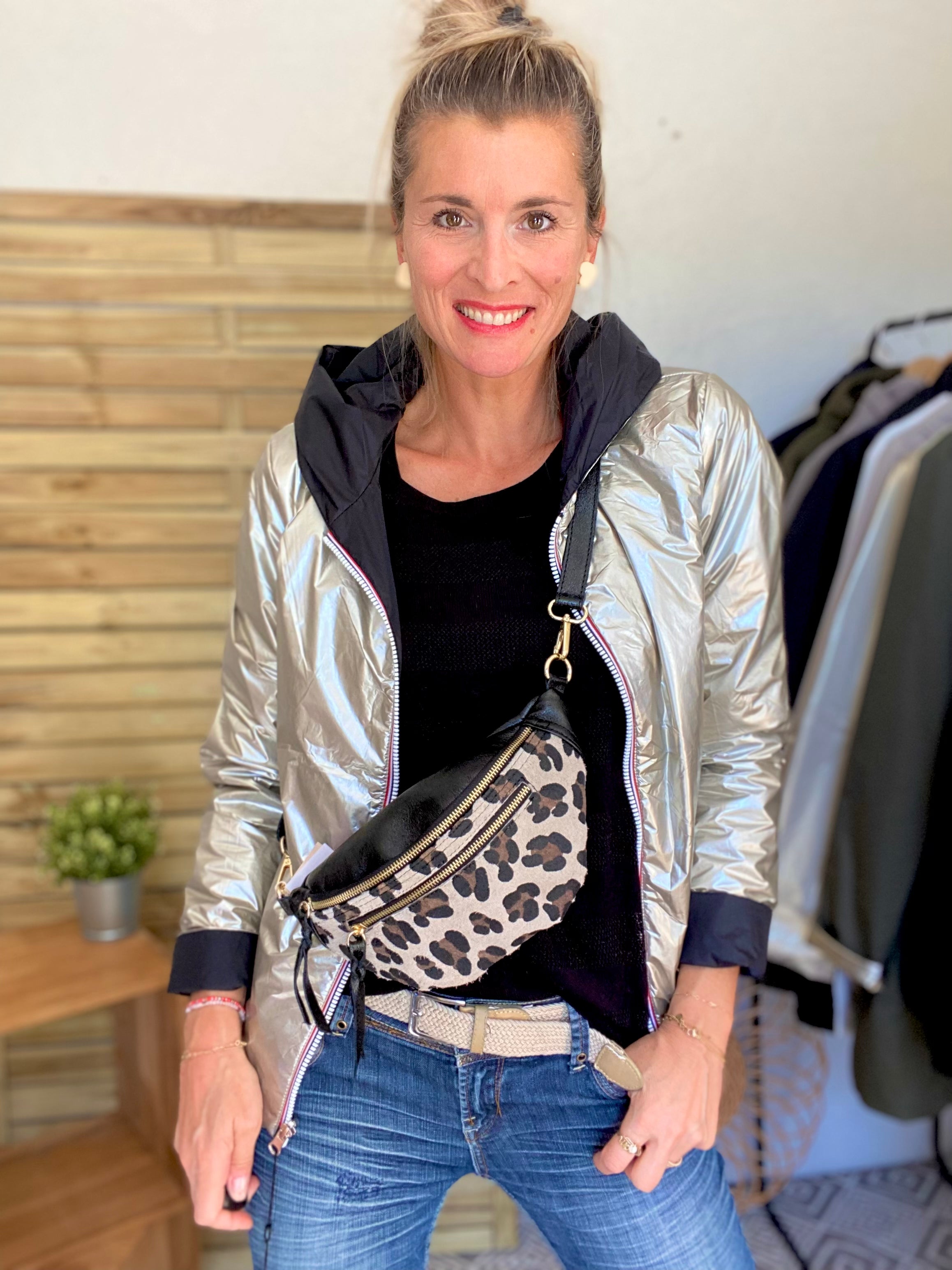 Sac banane en cuir irisé et velours léo - OPRAH - Léo Noir (avec poche avant)