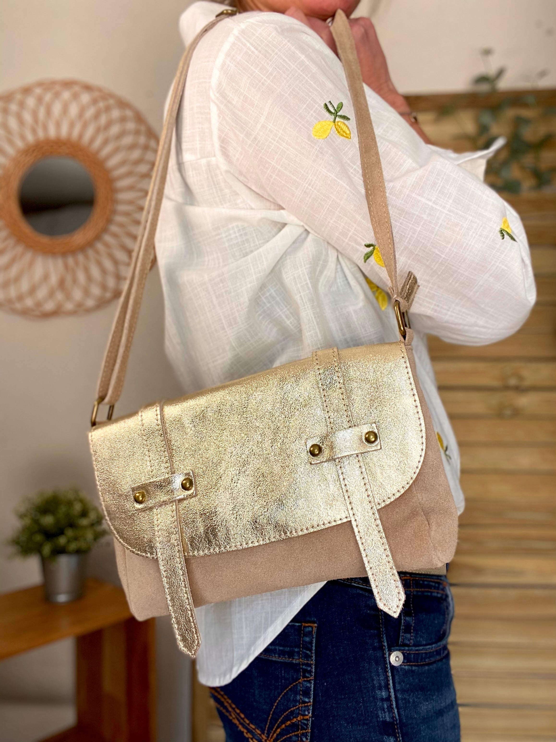 Sac bandoulière en cuir daim et irisé ESMÉE - Beige Doré
