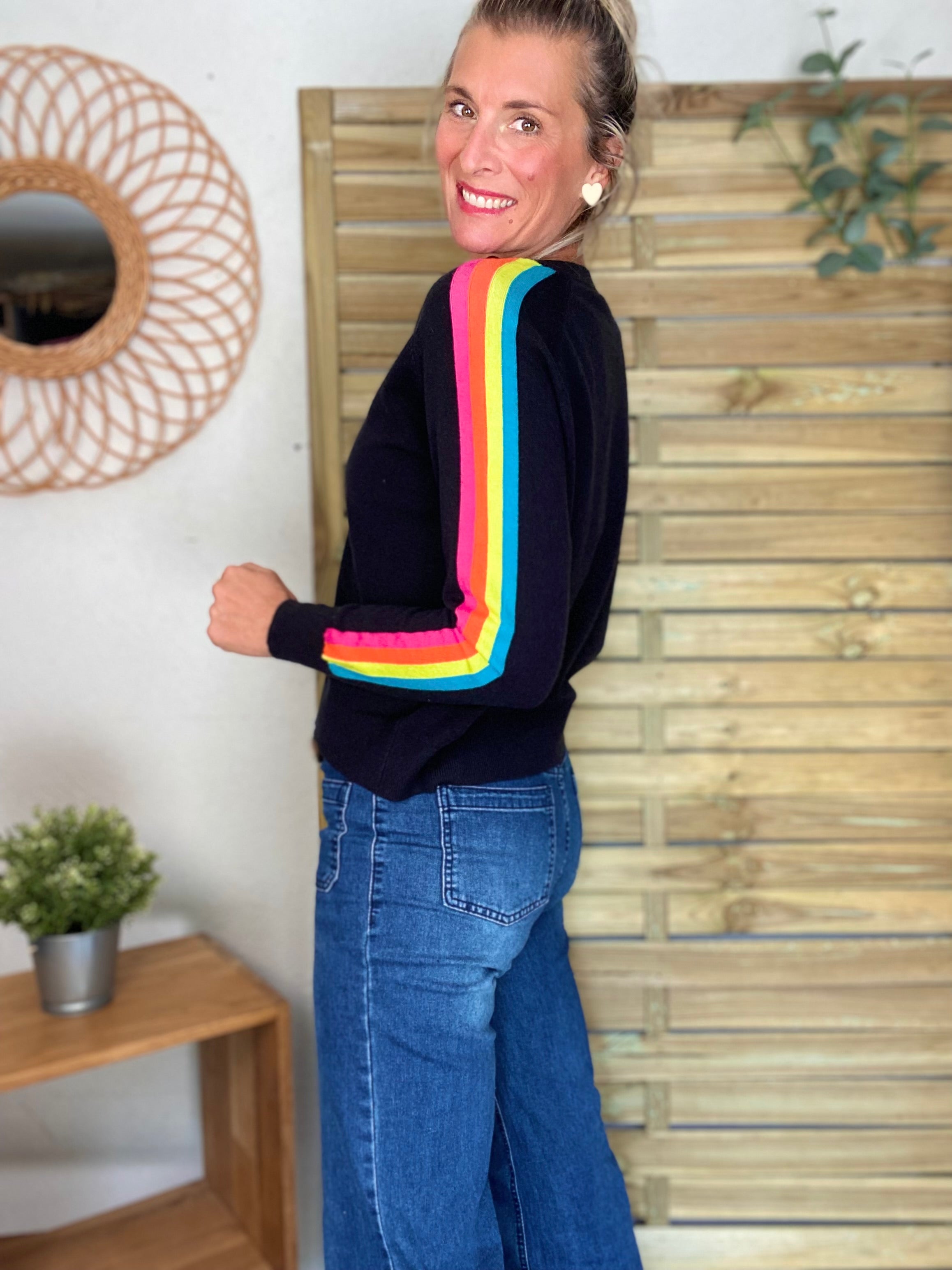 Pull fin avec bandes colorées, col V - RAINBOW 🌈 Noir