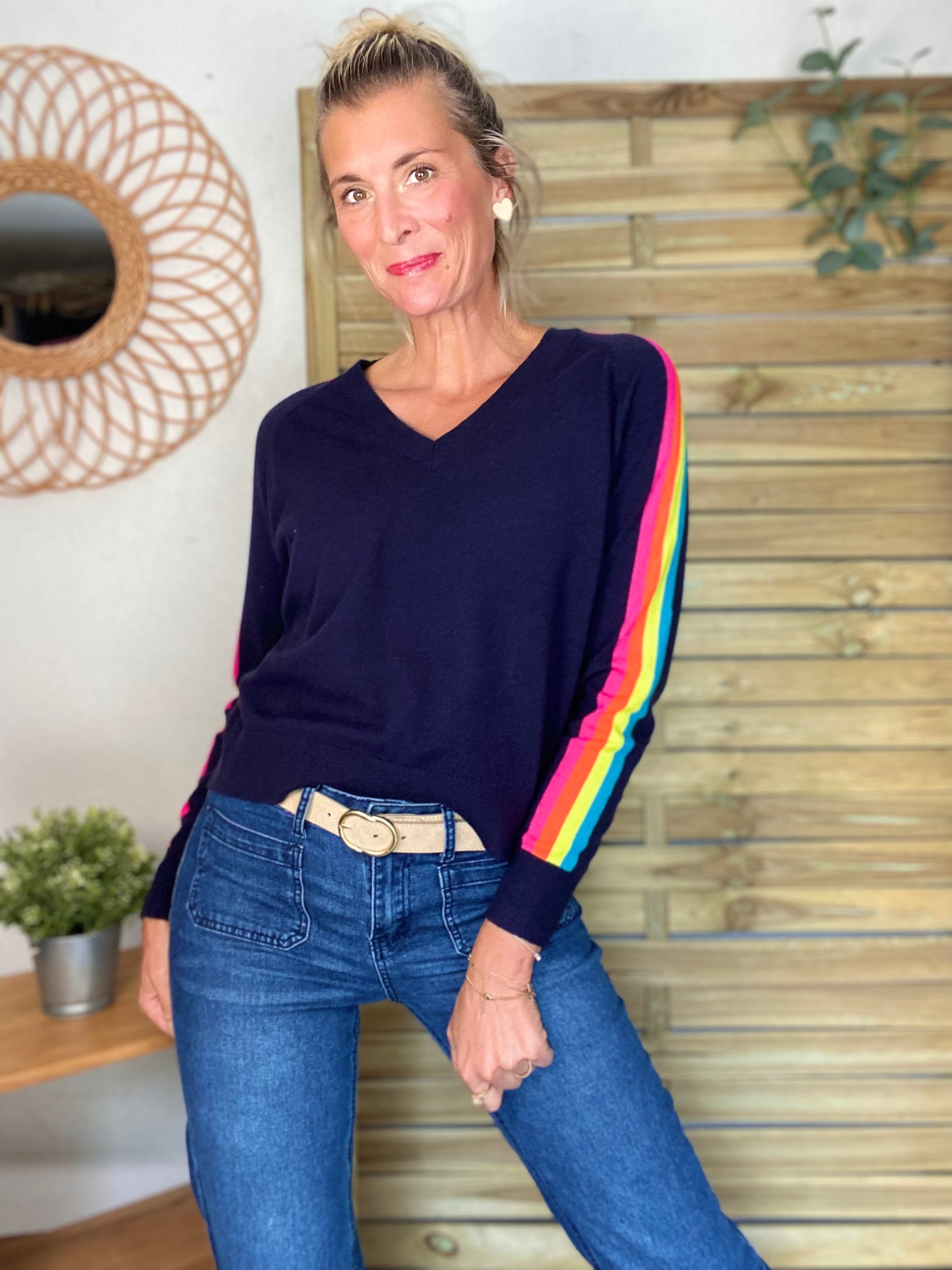 Pull fin avec bandes colorées, col V - RAINBOW 🌈 Bleu marine