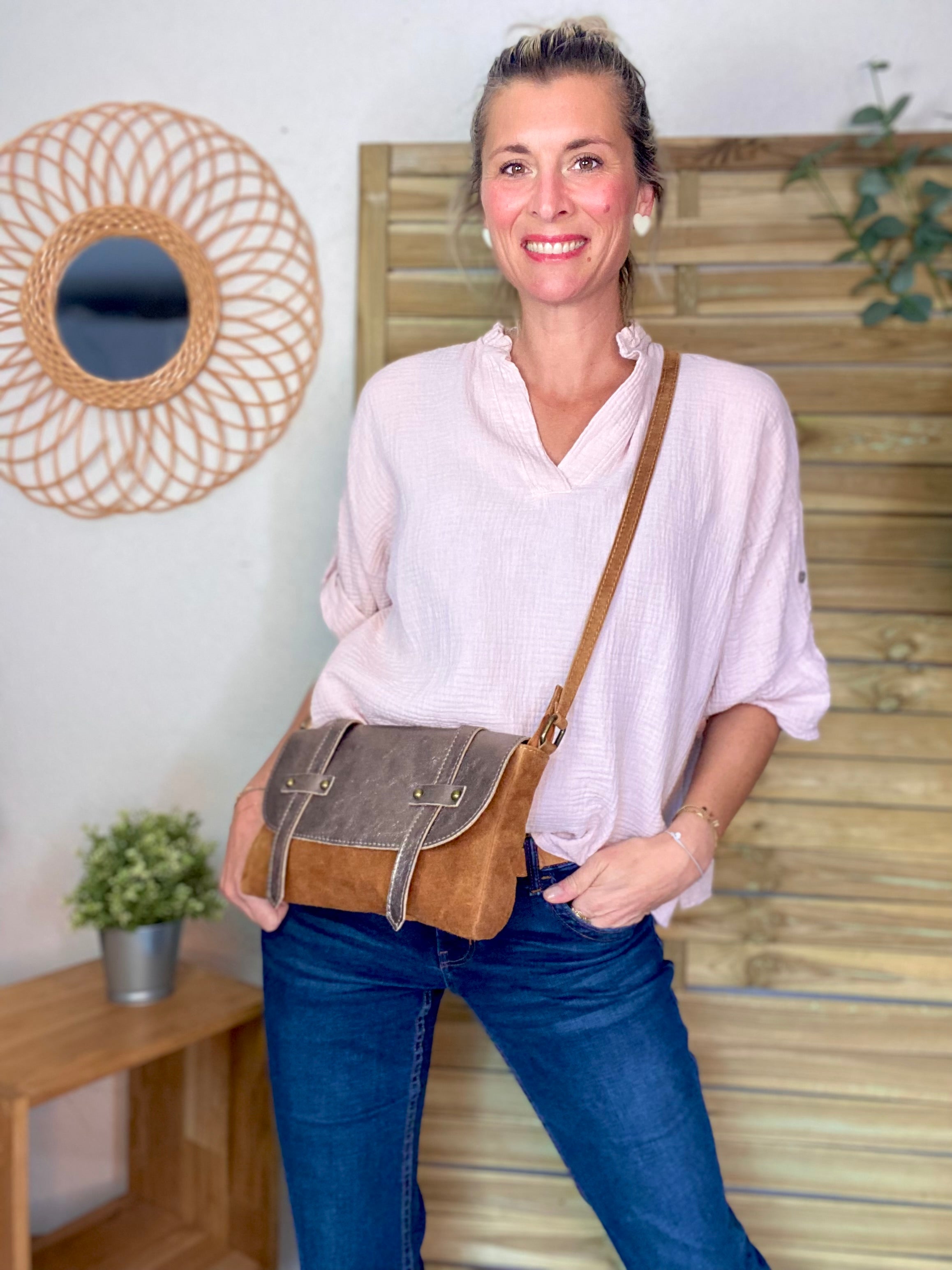 Sac bandoulière en cuir daim et irisé ESMÉE - Camel