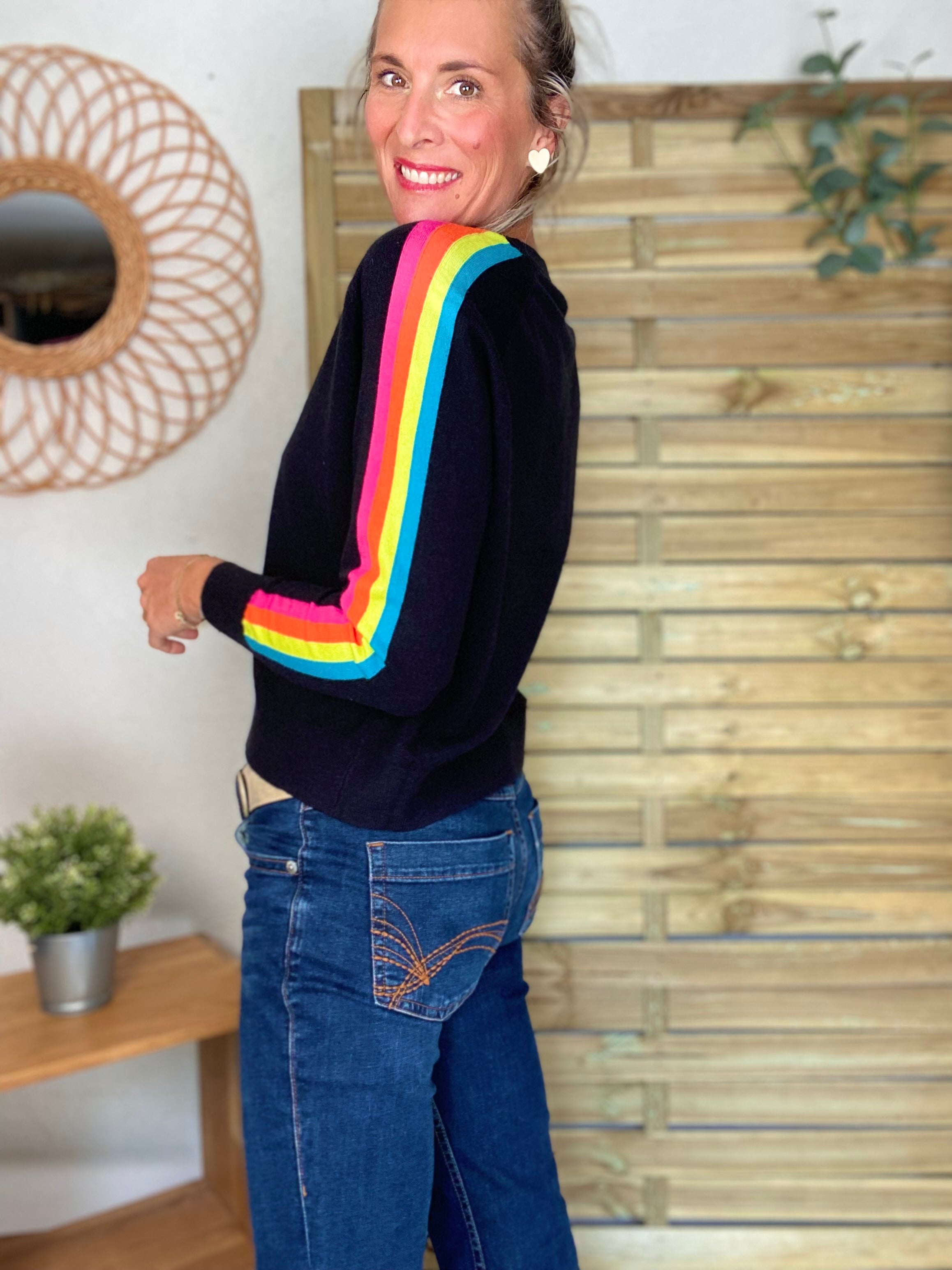 Pull fin avec bandes colorées, col V - RAINBOW 🌈 Noir