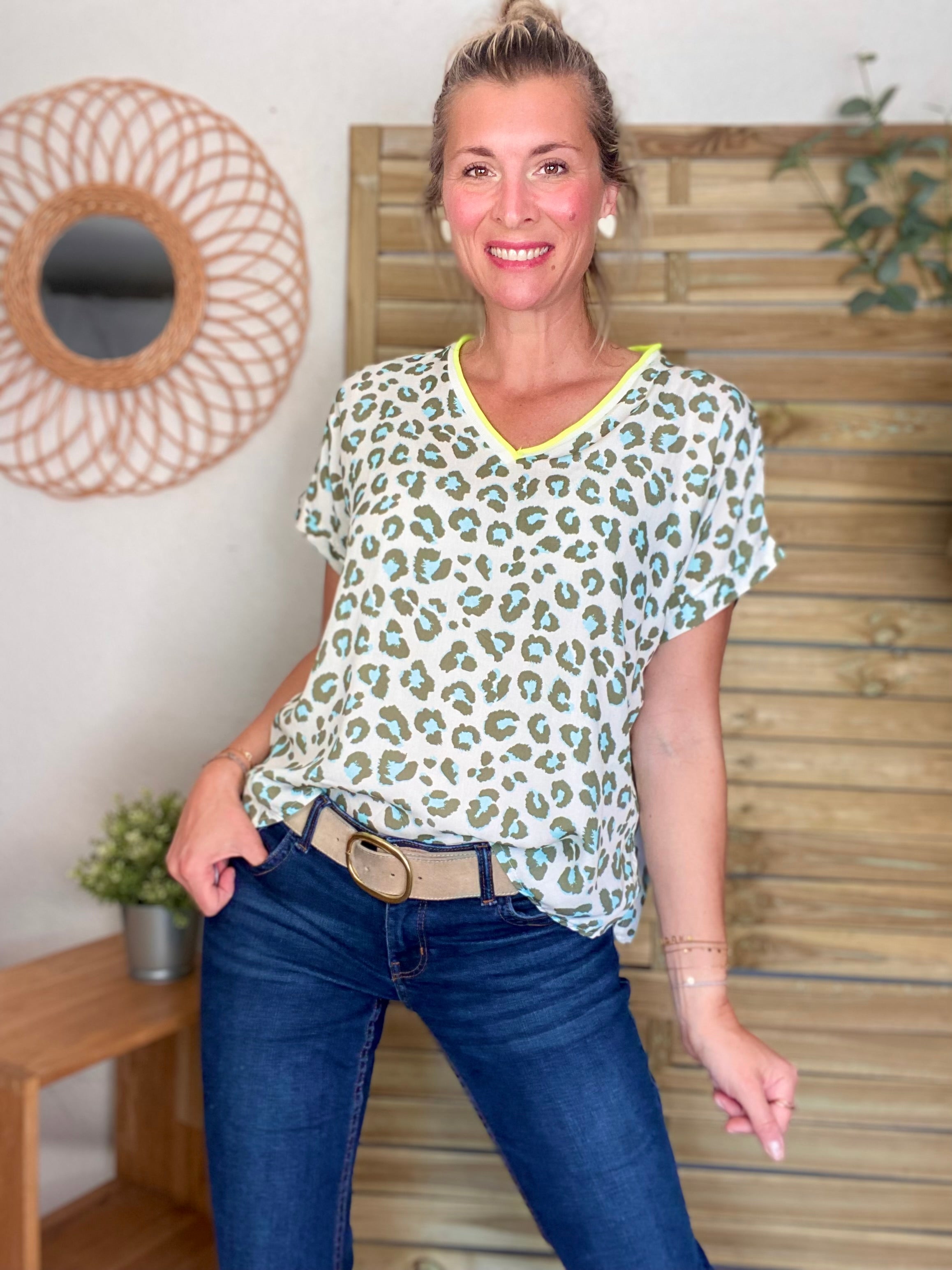 Top imprimé Léo col V avec lurex MISHA - Kaki