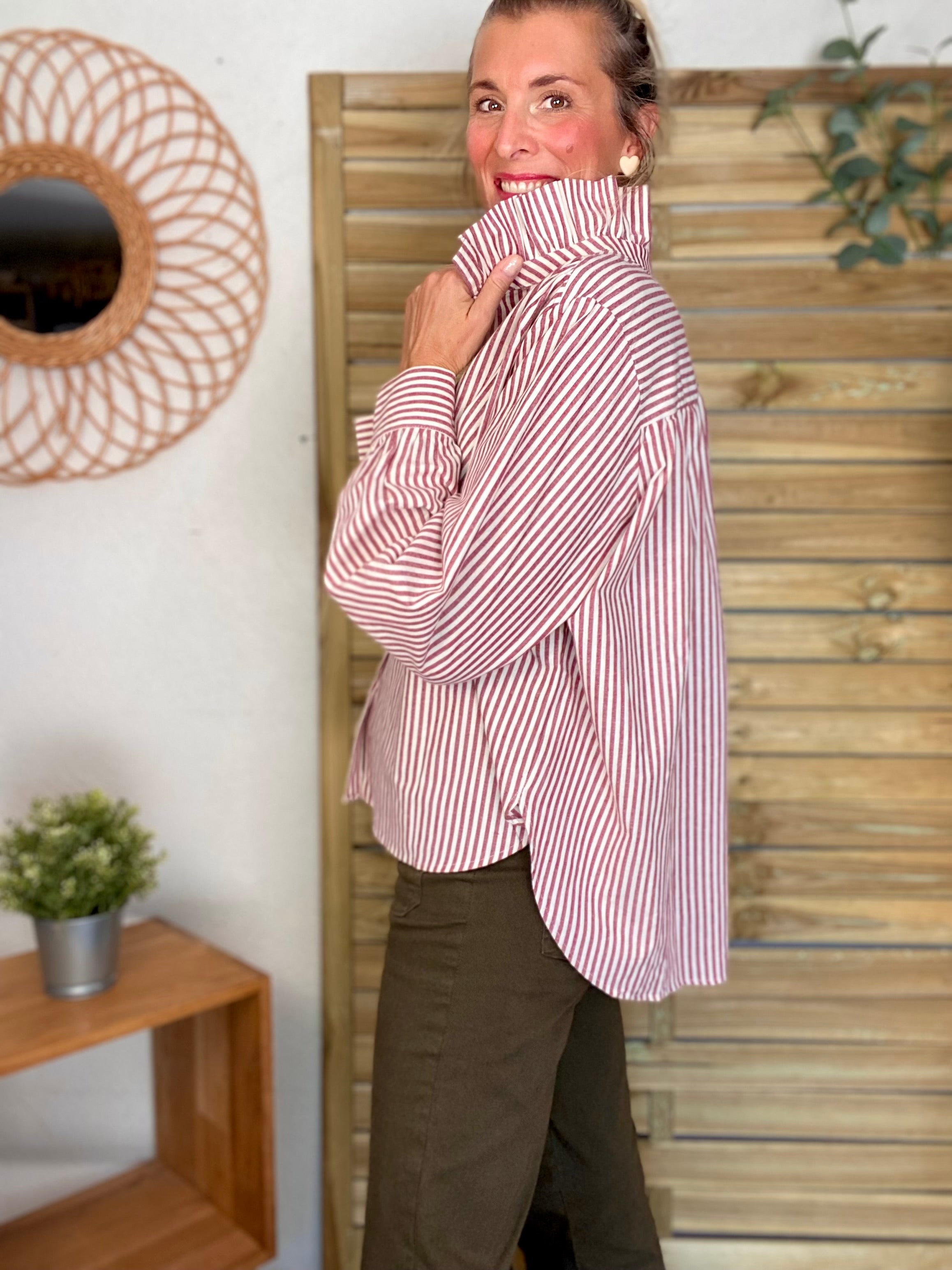 Chemise en coton rayée col victorien BRIGITTE - Rouge bordeaux