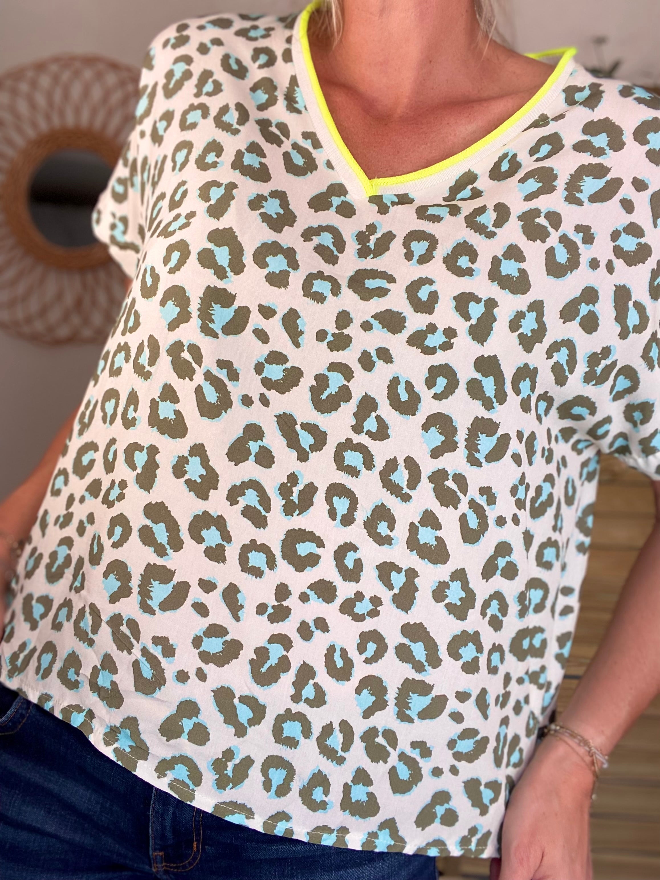 Top imprimé Léo col V avec lurex MISHA - Kaki