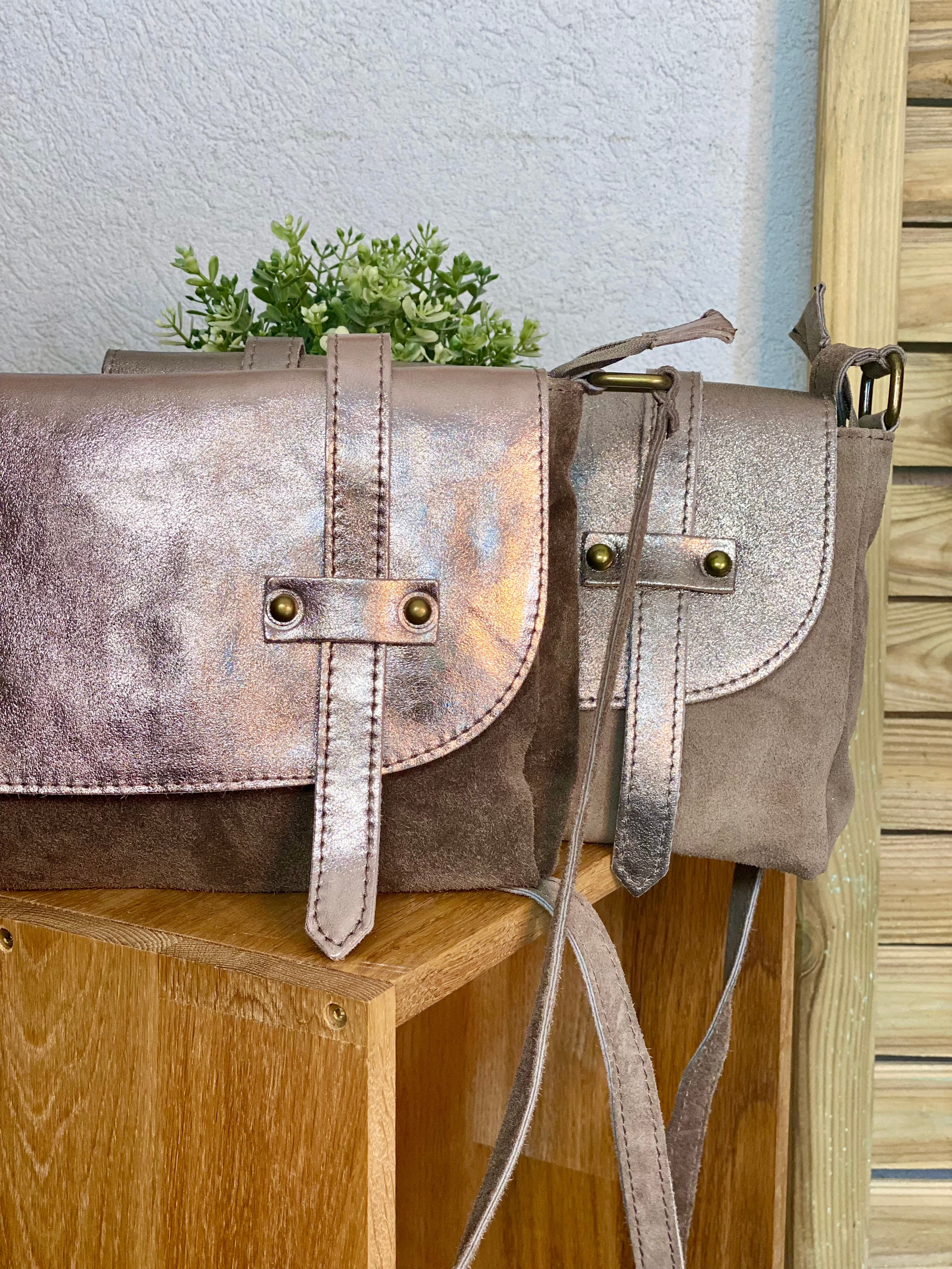 Sac bandoulière en cuir daim et irisé ESMÉE - Taupe