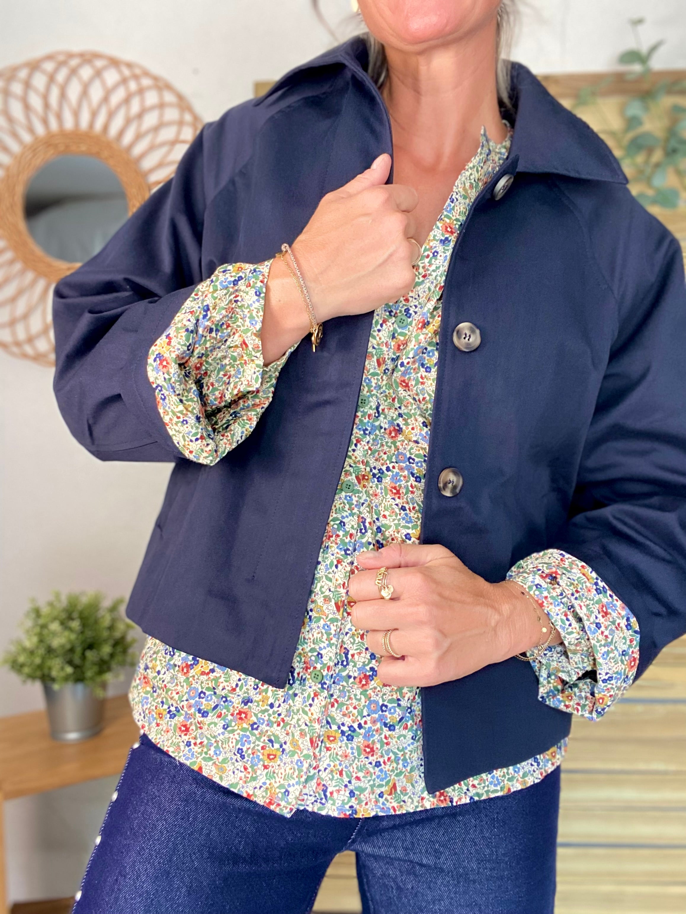 Veste Trench en coton bleu marine avec Liberty - MAHAUT