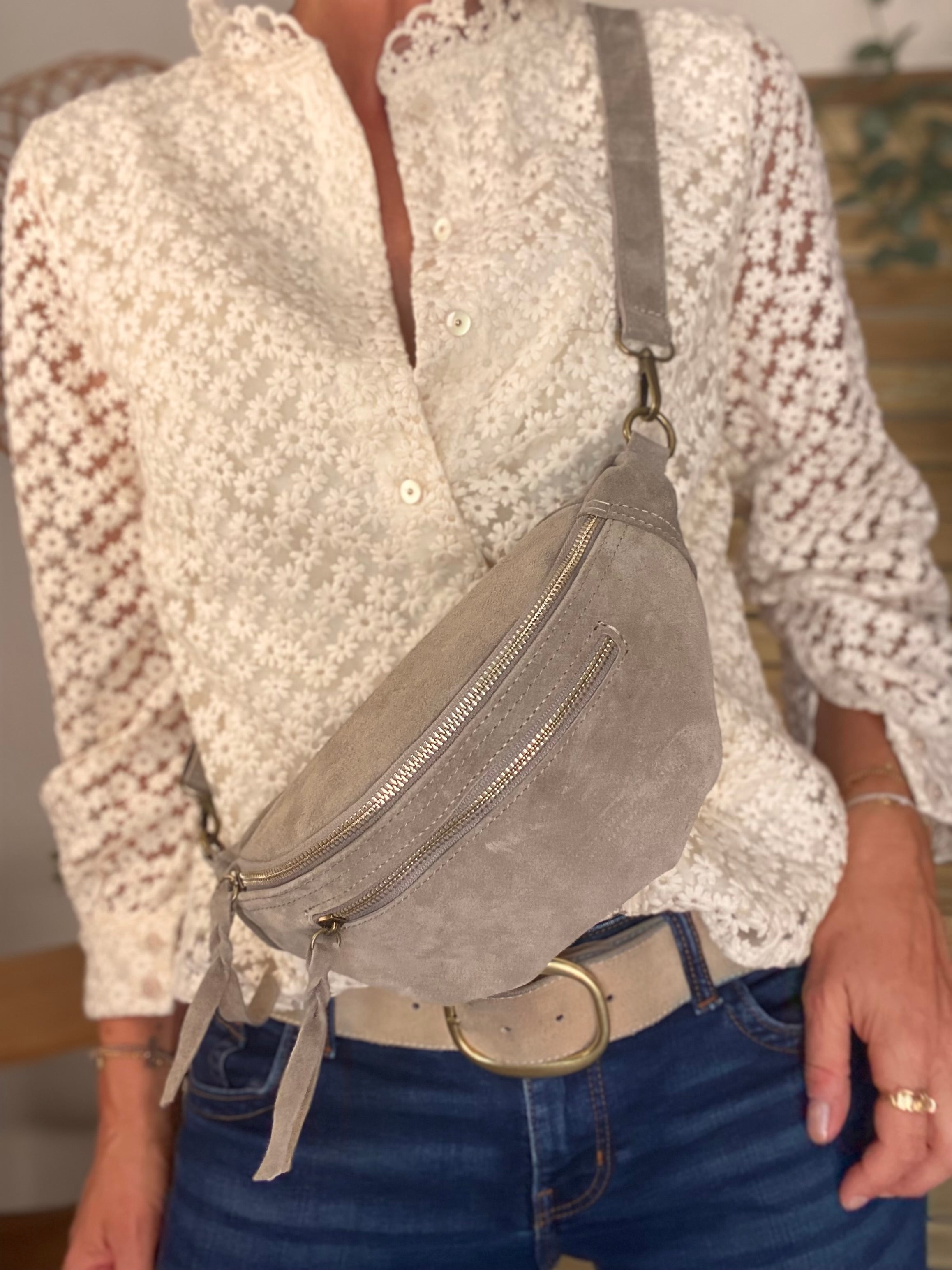 Sac banane double poche en cuir daim - OPALINE - Taupe avec sangle bi-matière