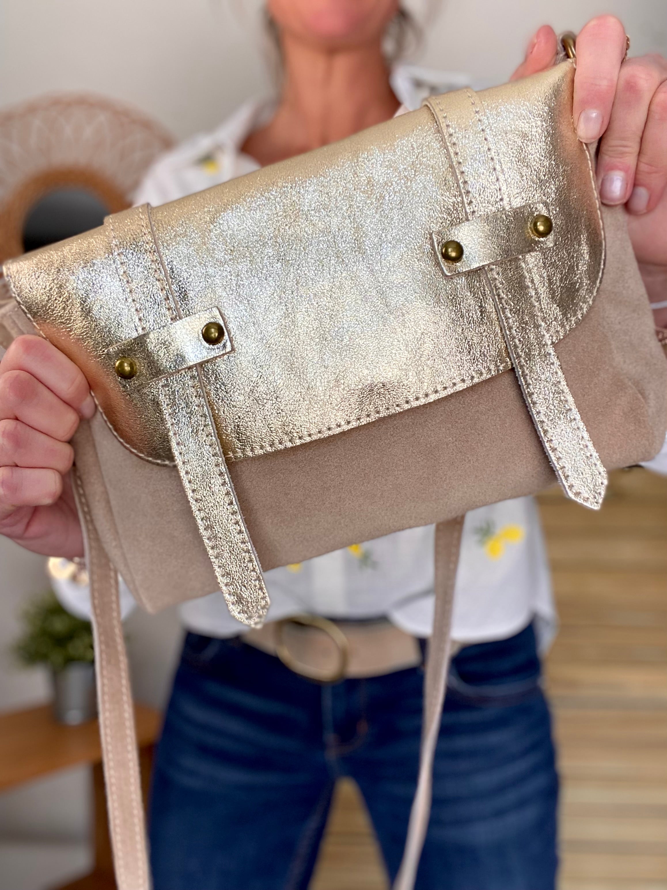 Sac bandoulière en cuir daim et irisé ESMÉE - Beige Doré