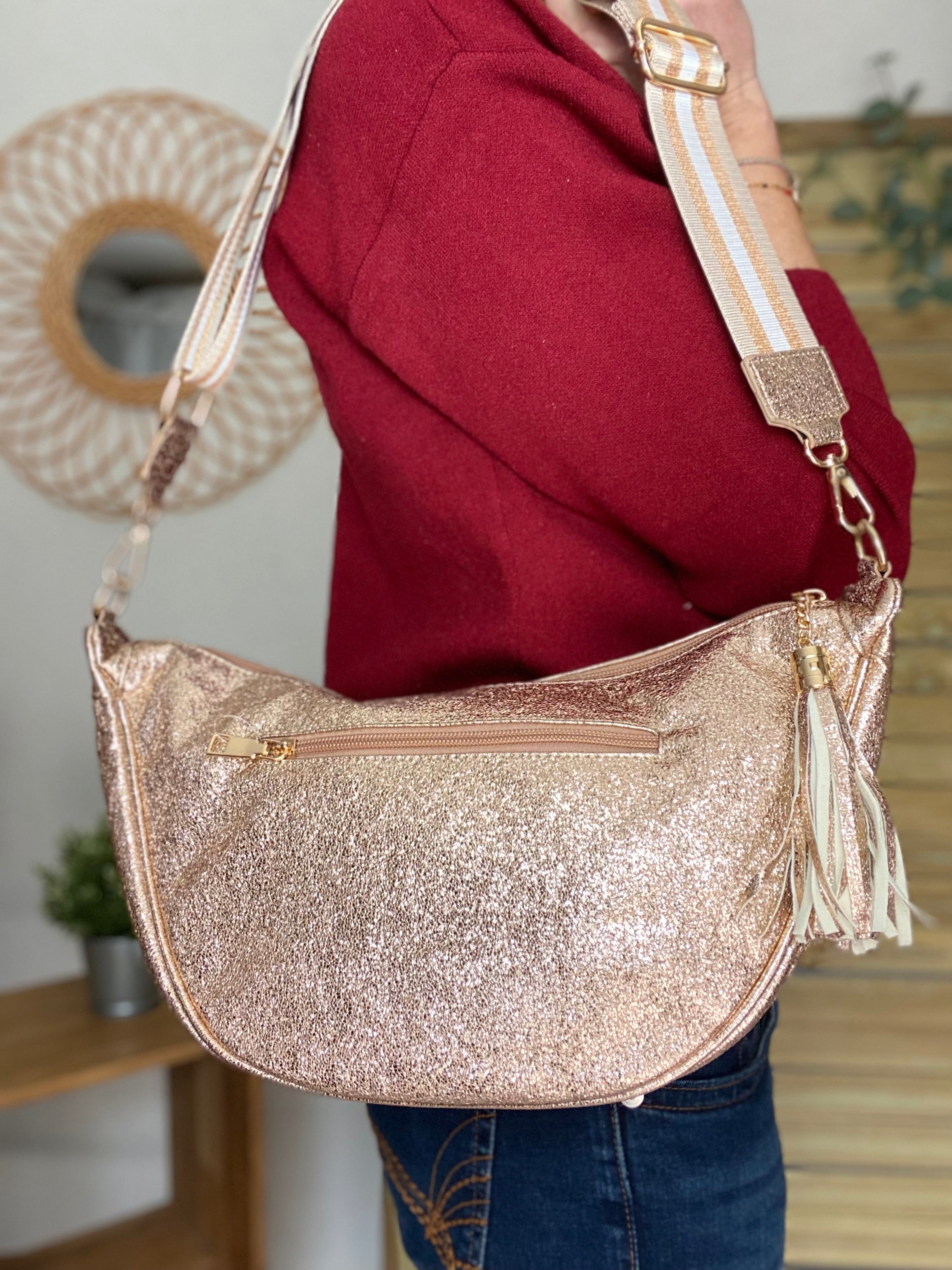 Sac besace demi-lune XL irisé, sangle fantaisie - AMY - Rose irisé