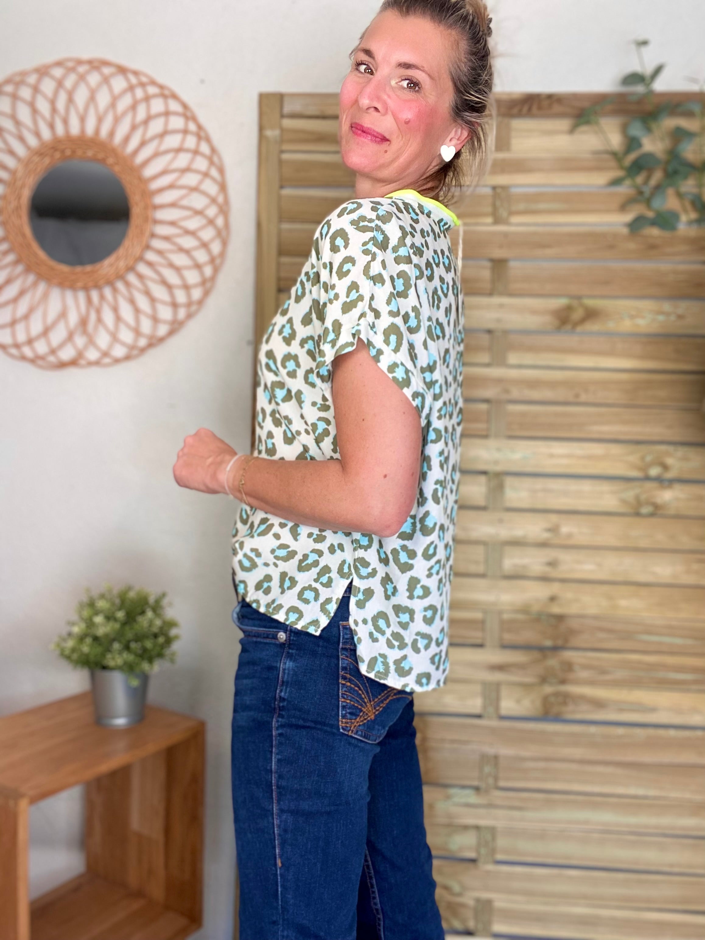 Top imprimé Léo col V avec lurex MISHA - Kaki
