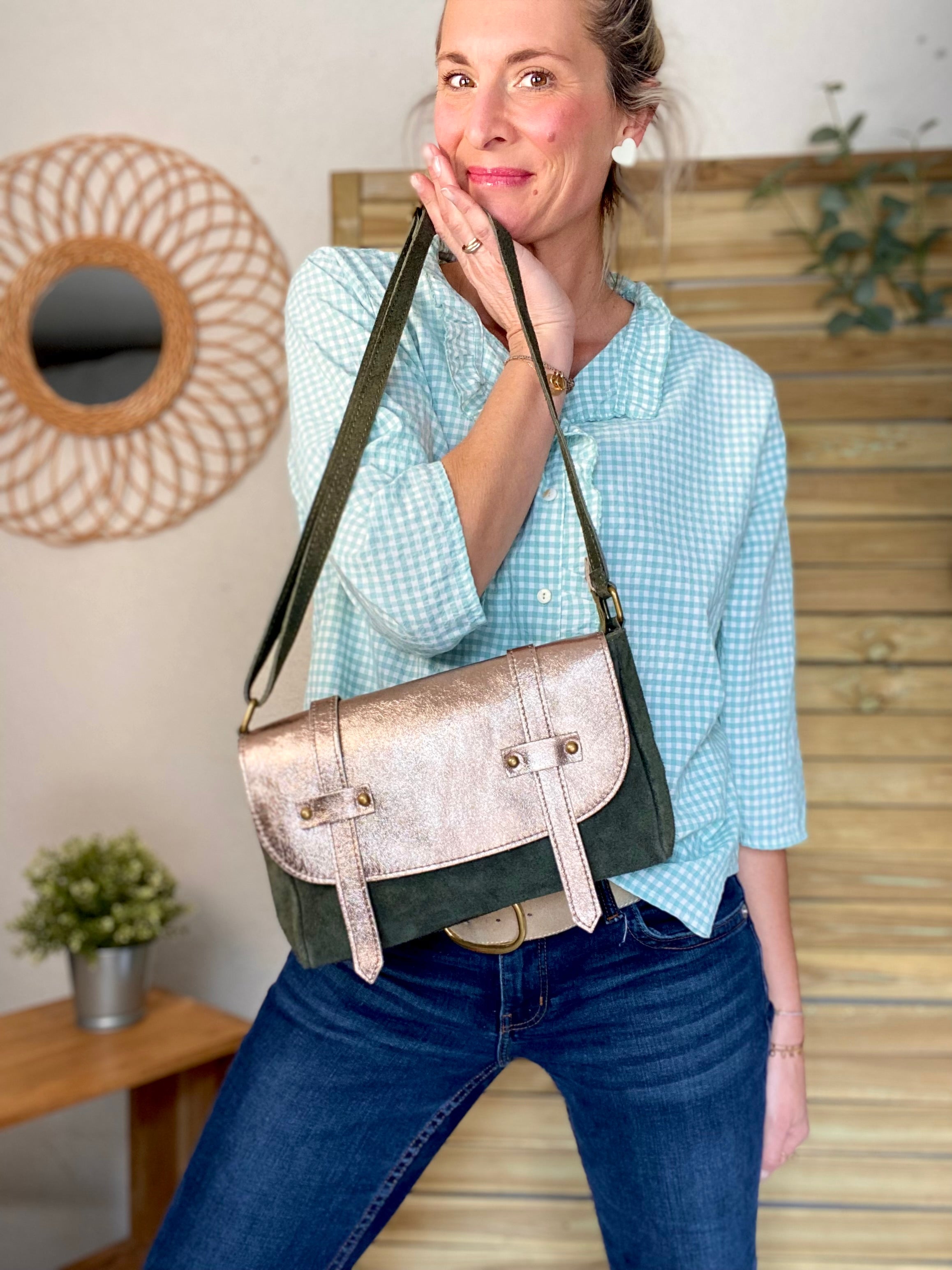 Sac bandoulière en cuir daim et irisé ESMÉE - Kaki