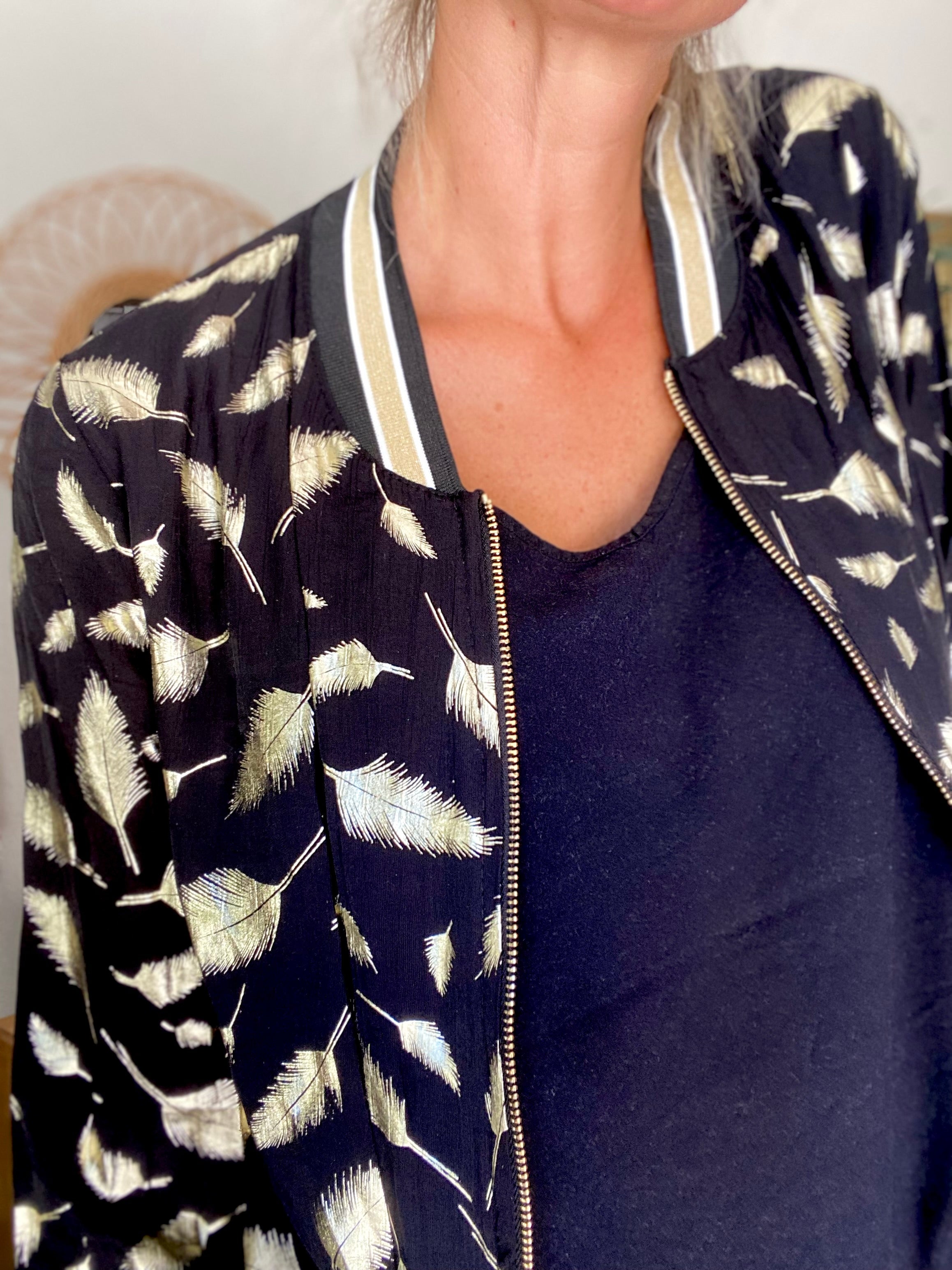 Veste bombers léger EMILY - imprimé Doré Noir (plumes)
