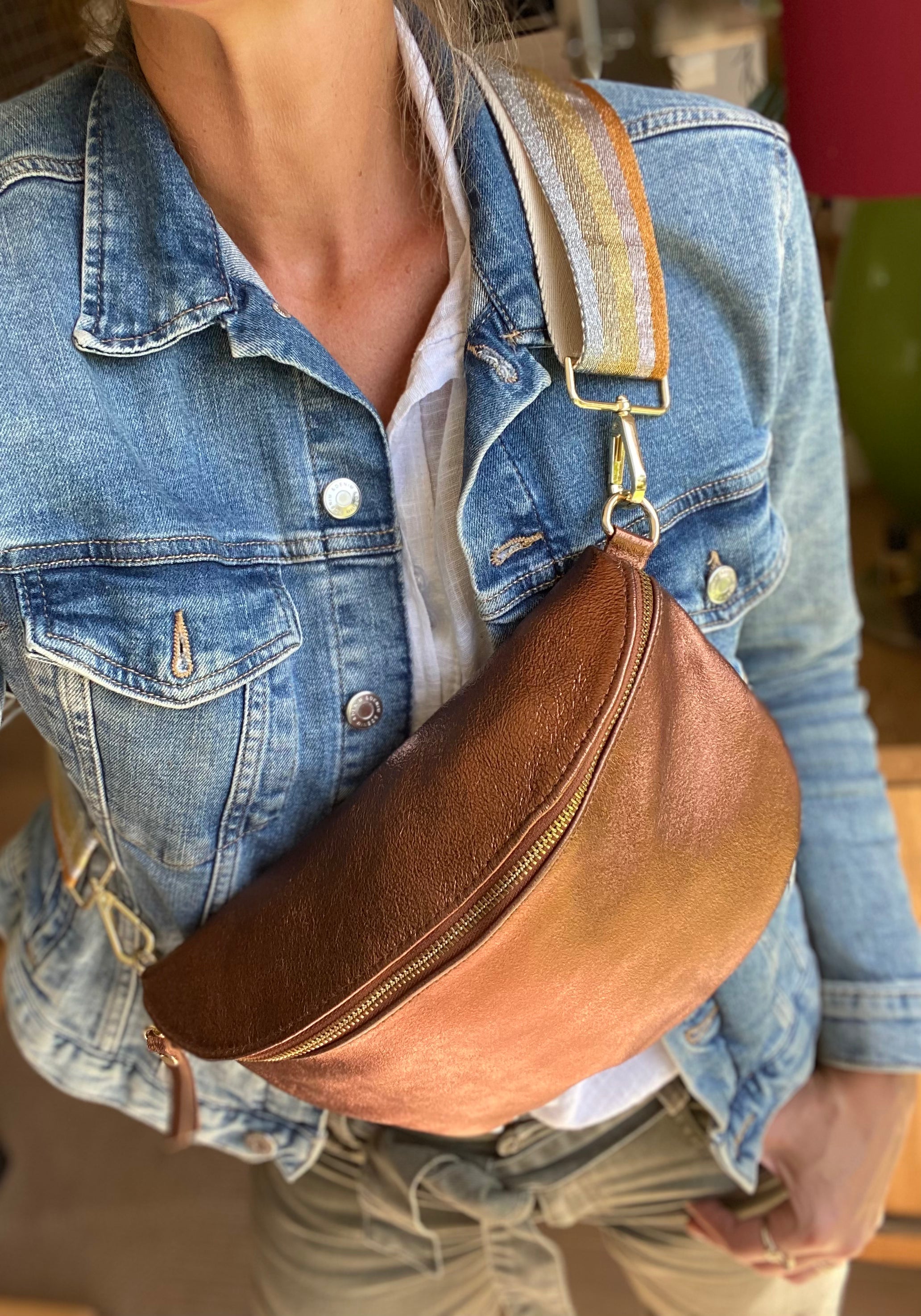 Sac banane XL en cuir irisé 30cm - JANIS - Camel