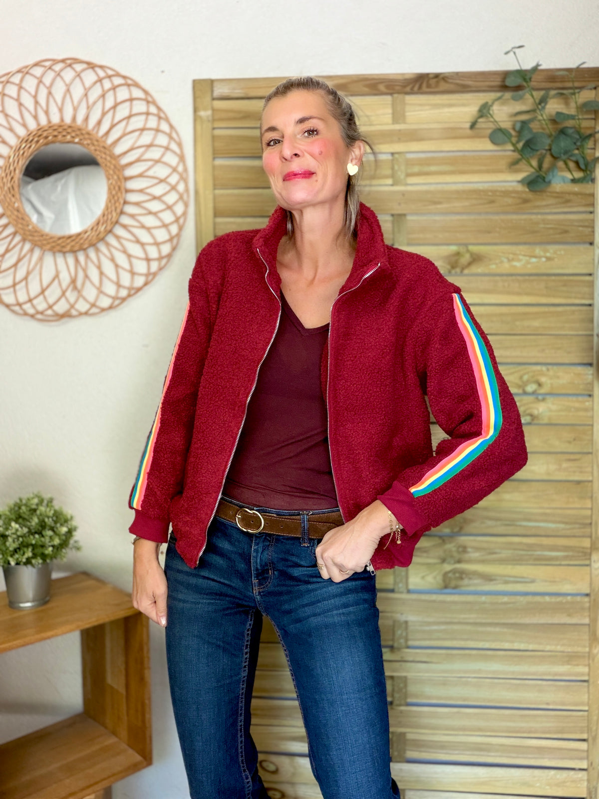 Veste Sherpa zippée bandes Arc-en-ciel CORALIE Bordeaux 🌈
