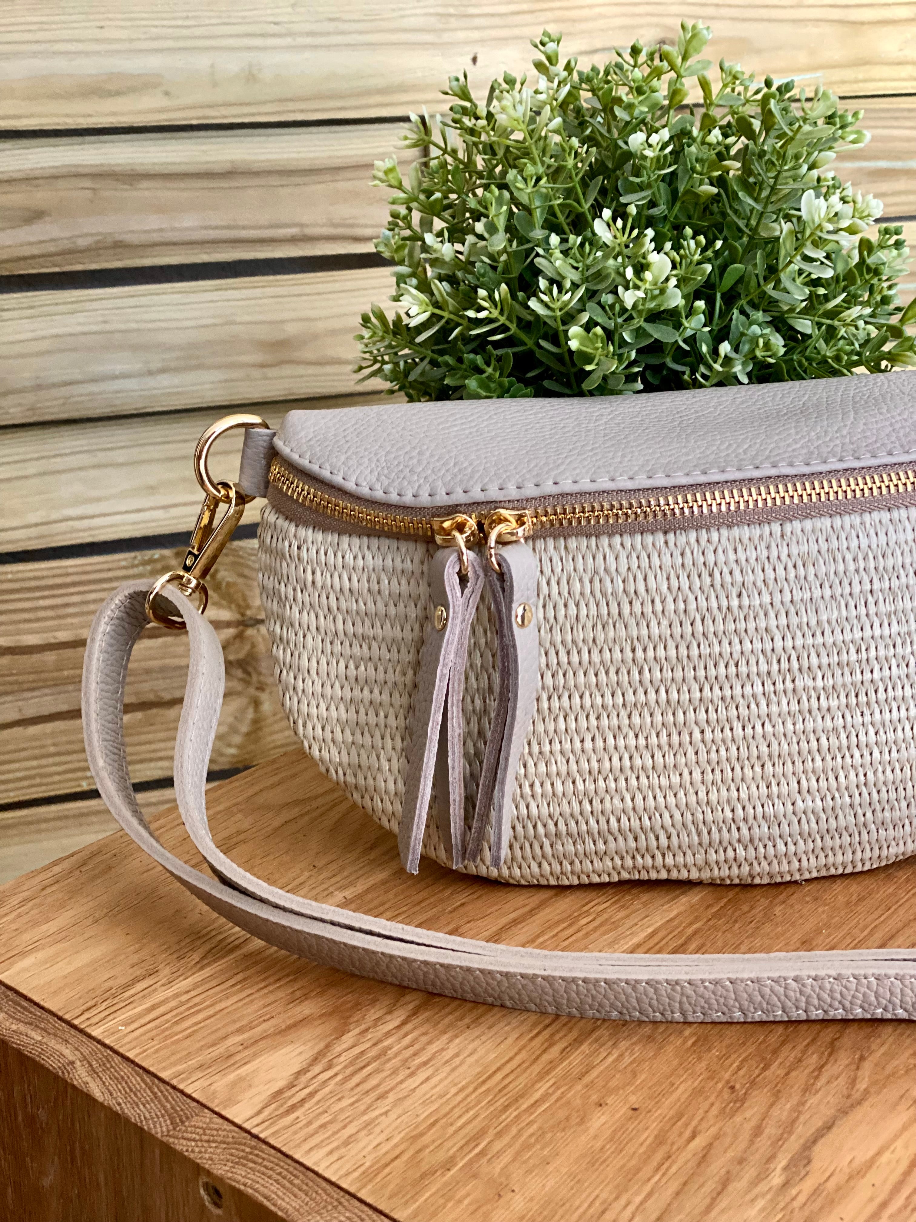 Sac banane bi-matière en cuir grainé beige - 28cm - JUNE