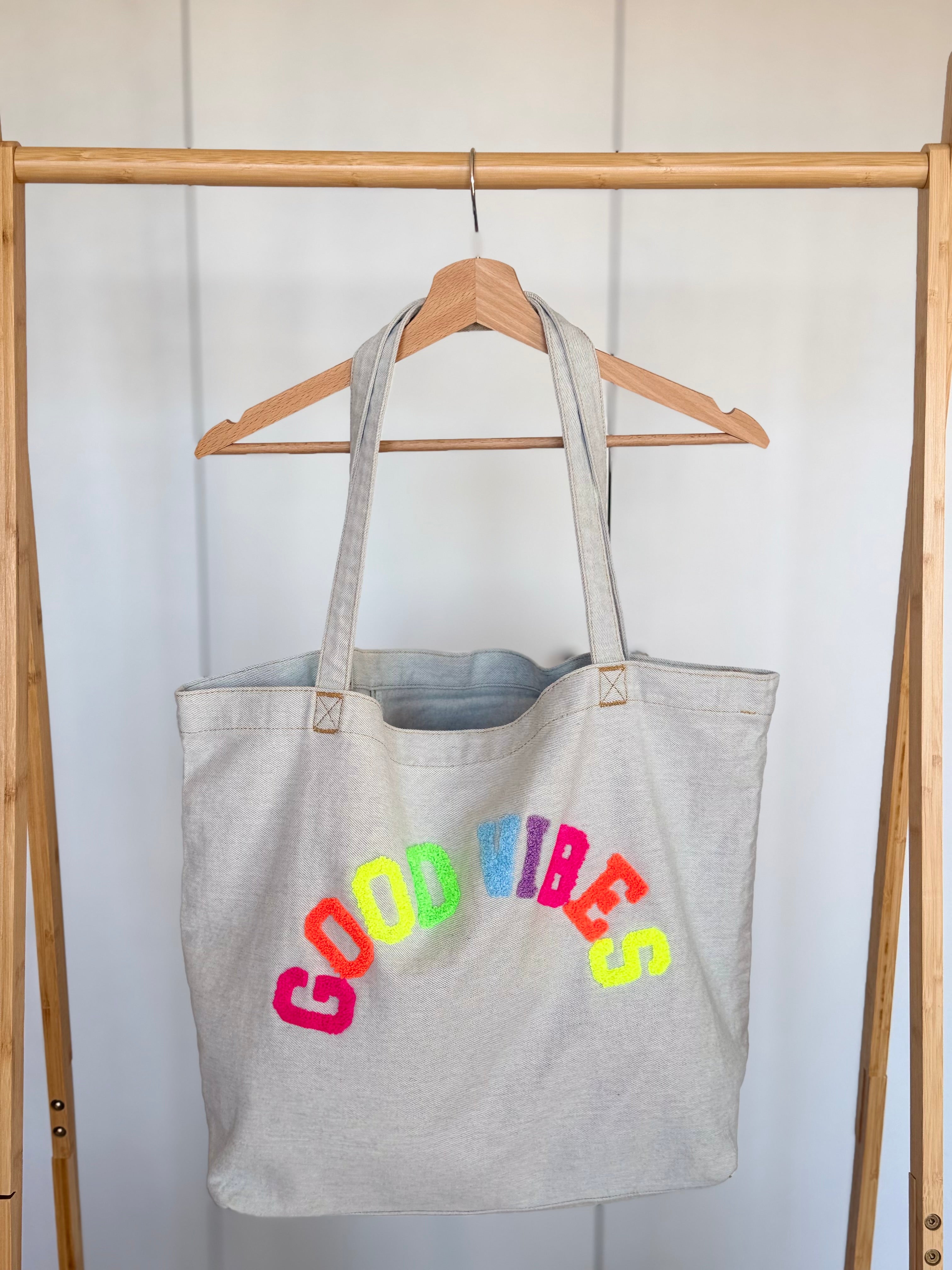 Grand cabas Tote bag GOOD VIBES Jean bleu delavé VANINA
