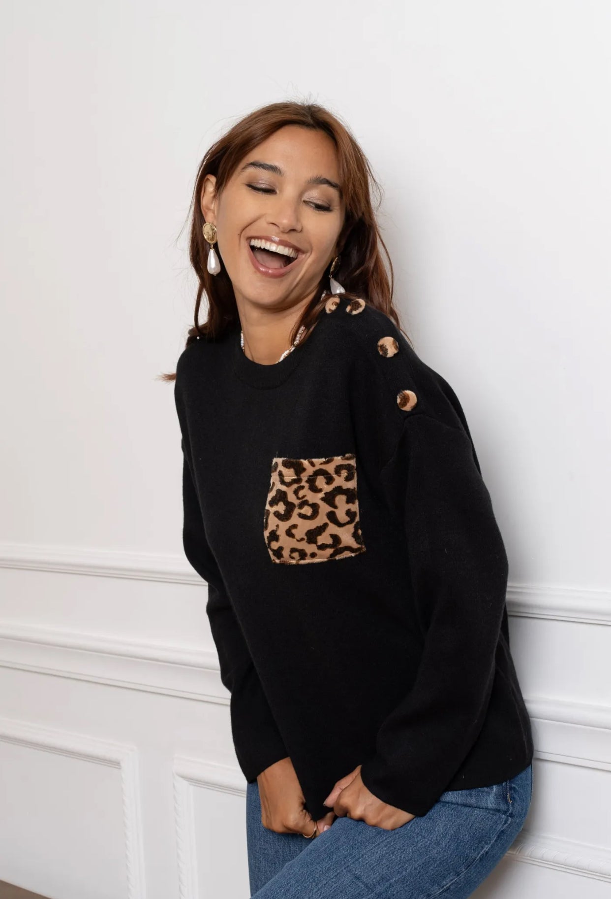 Pull avec poche et boutons Léo 🐆 ISAURE - Noir