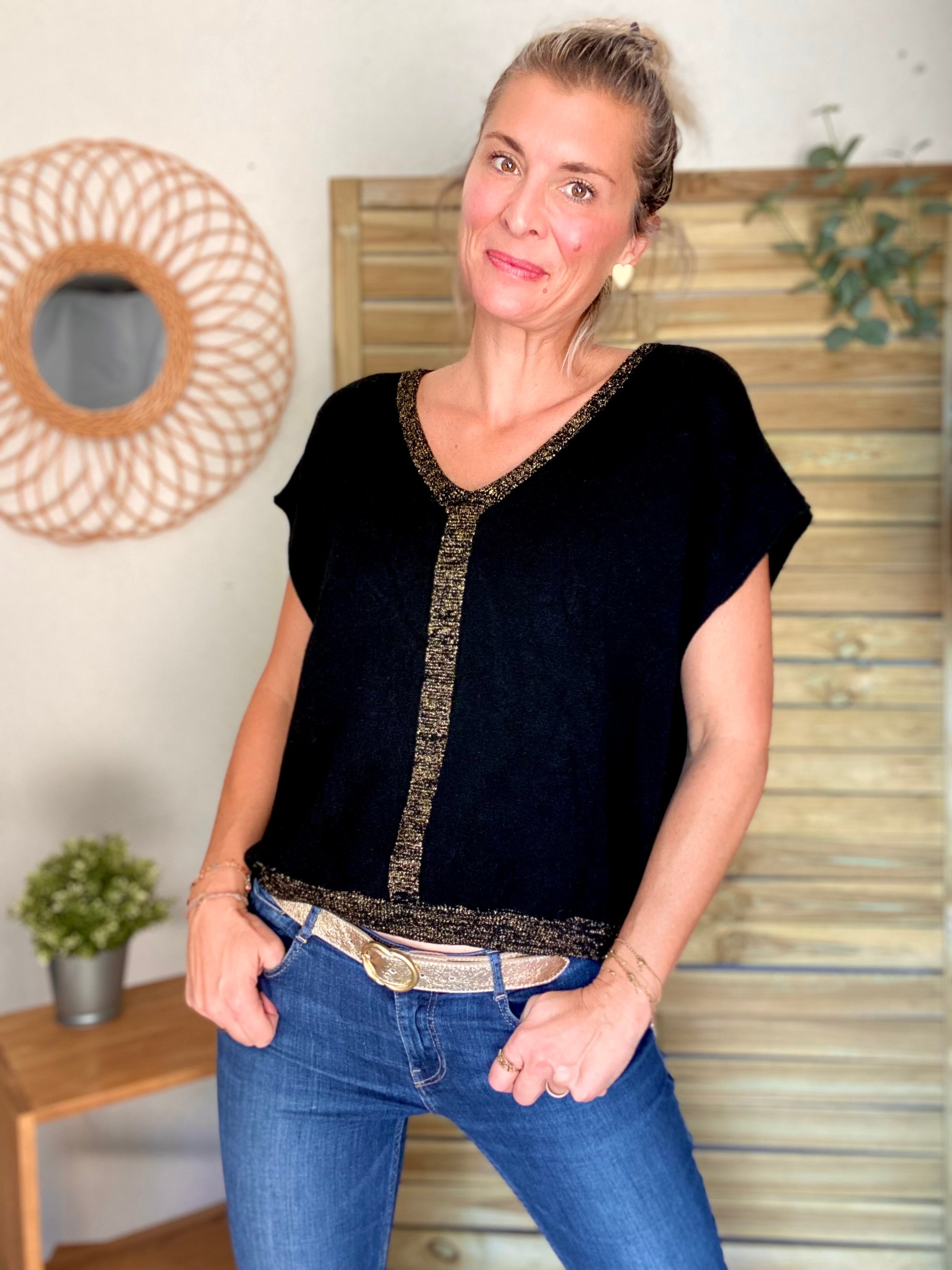 Pull fin avec lurex doré, col V - GISÈLE - Noir