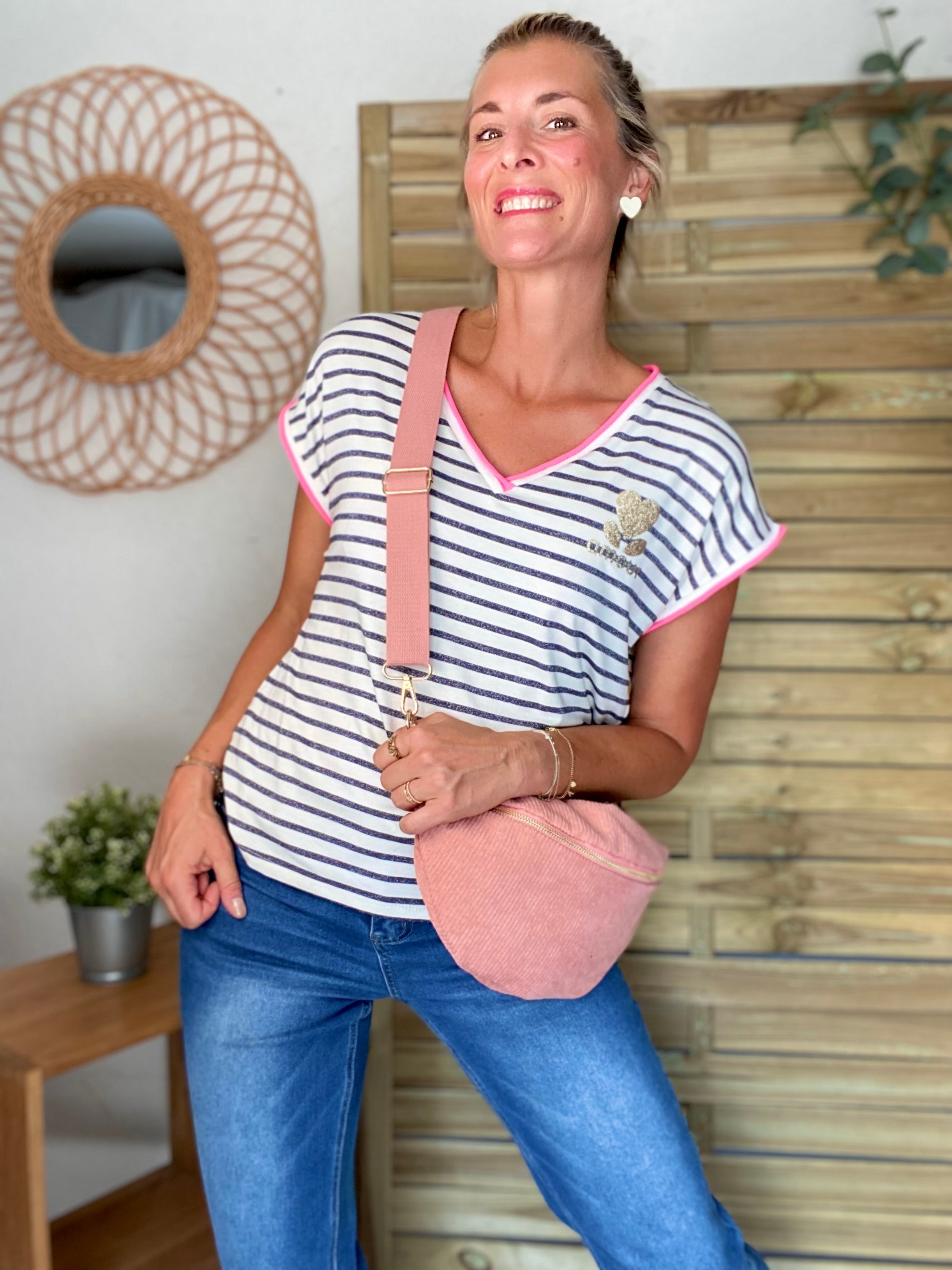 Top rayé col V amour 💛 CLAUDIE - Bleu marine / Rose fluo