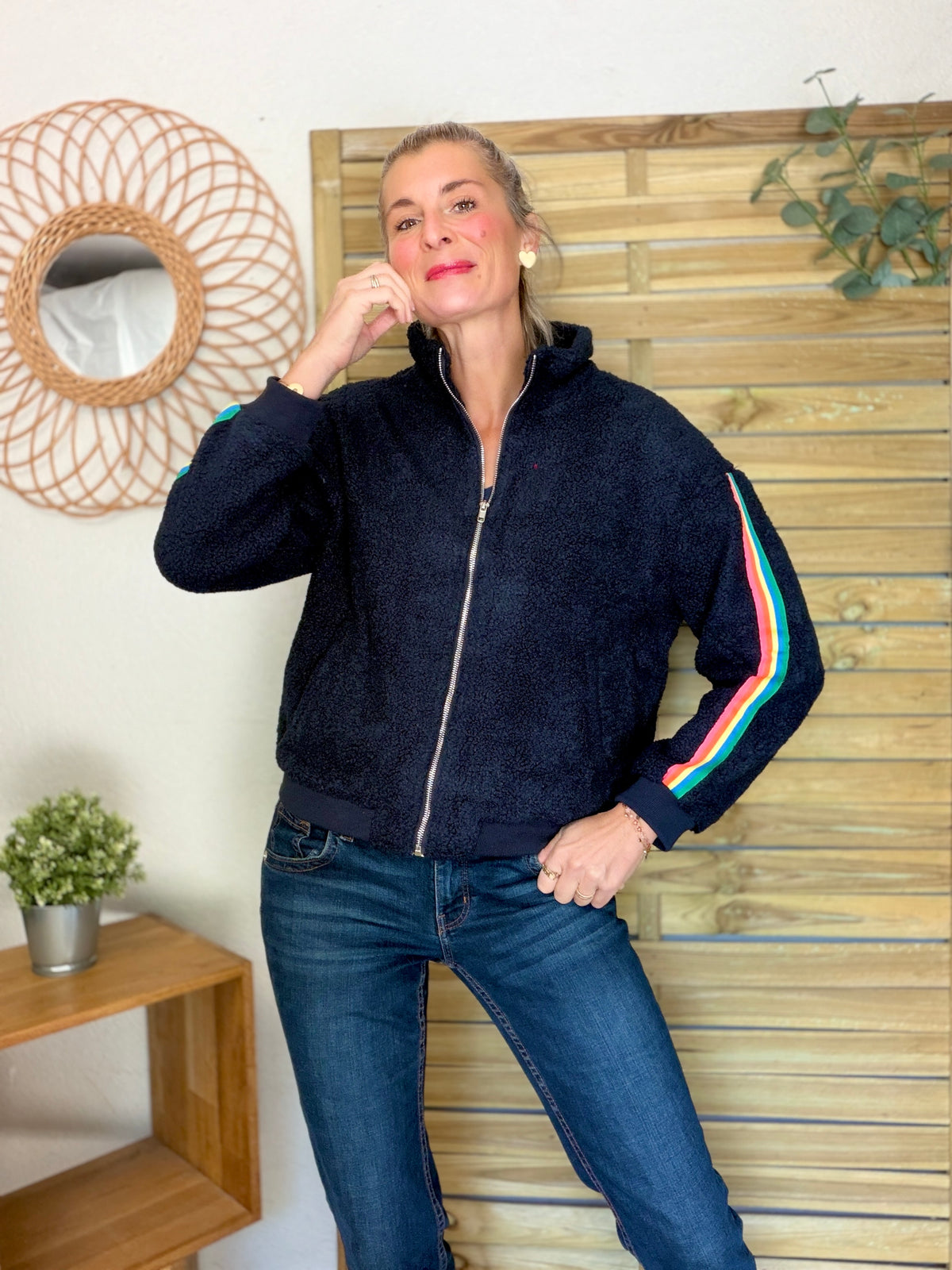 Veste Sherpa zippée bandes Arc-en-ciel CORALIE Bleu marine 🌈