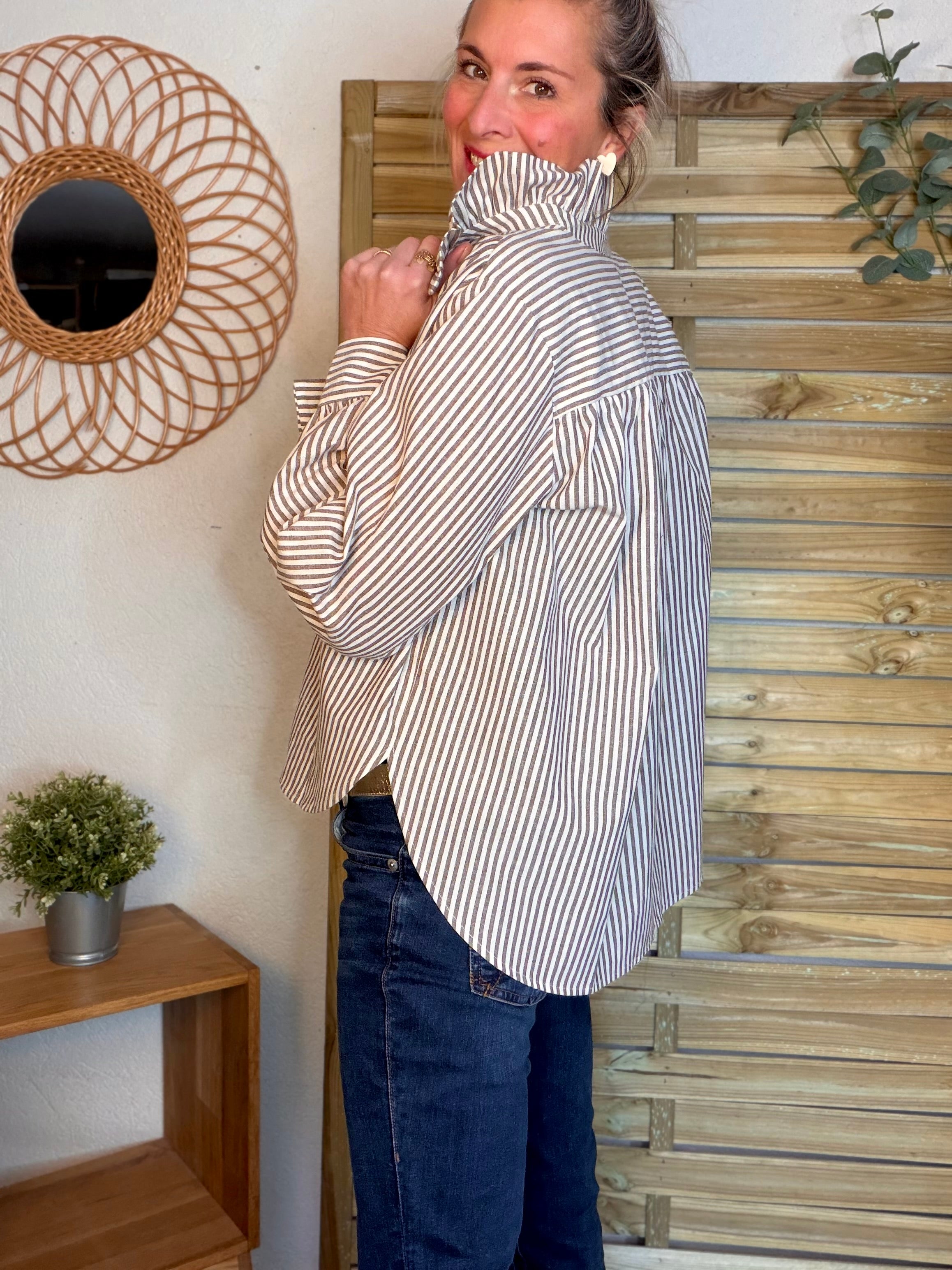 Chemise en coton rayée col victorien BRIGITTE - Café