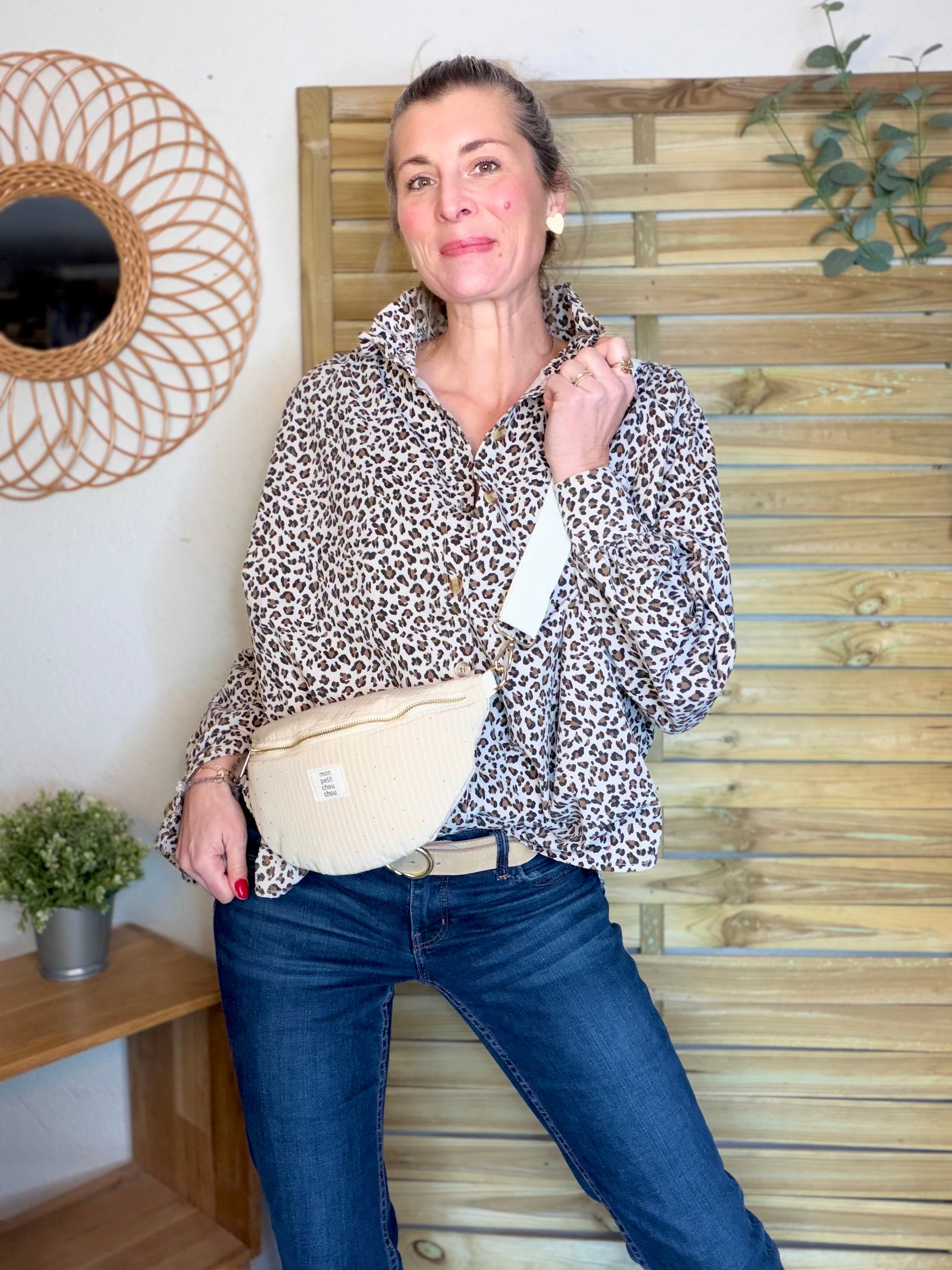 Chemise en velours côtelé fin coton, col volanté FRIDA - Léo beige 🐆