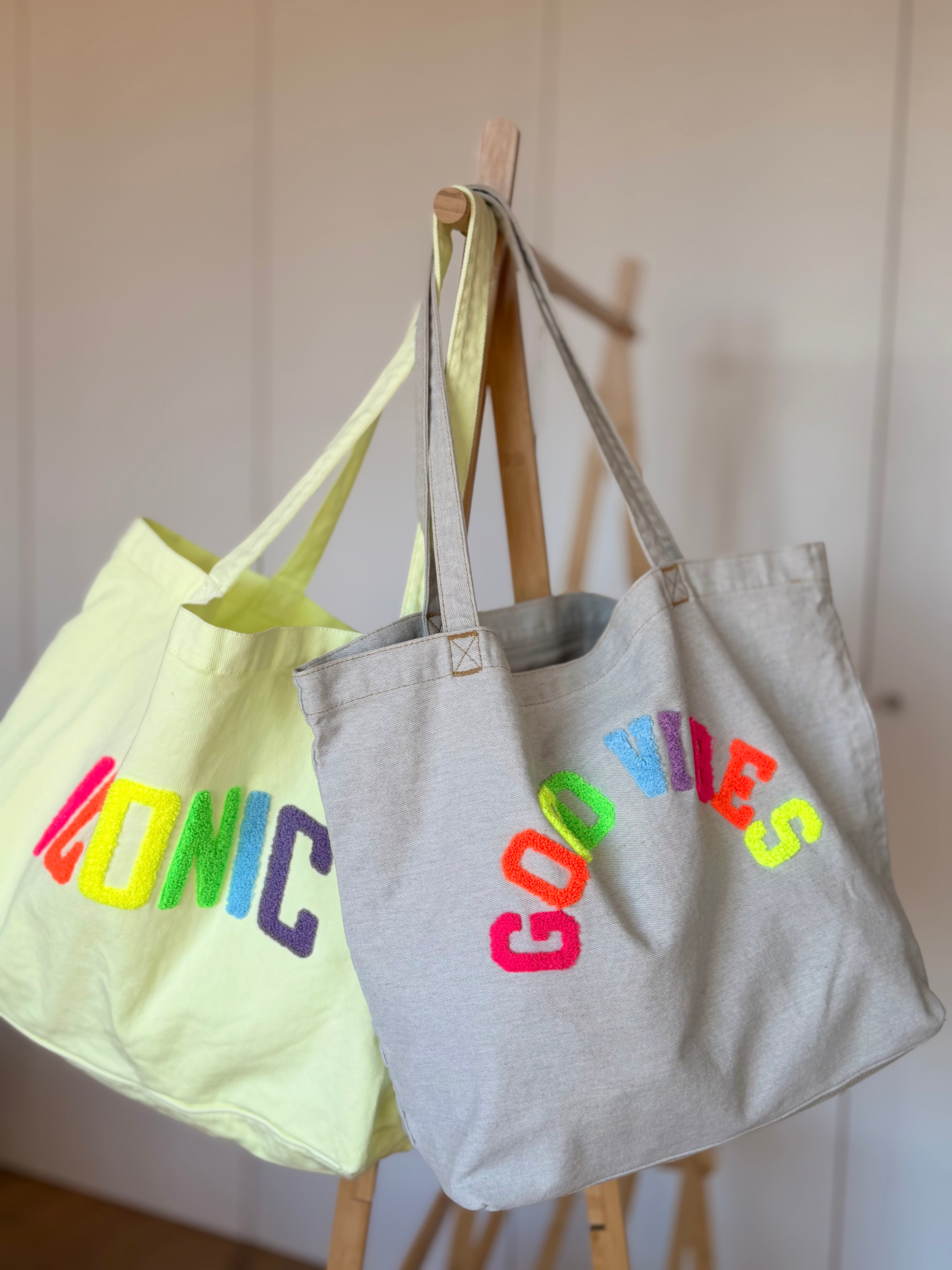 Grand cabas Tote bag GOOD VIBES Jean bleu delavé VANINA