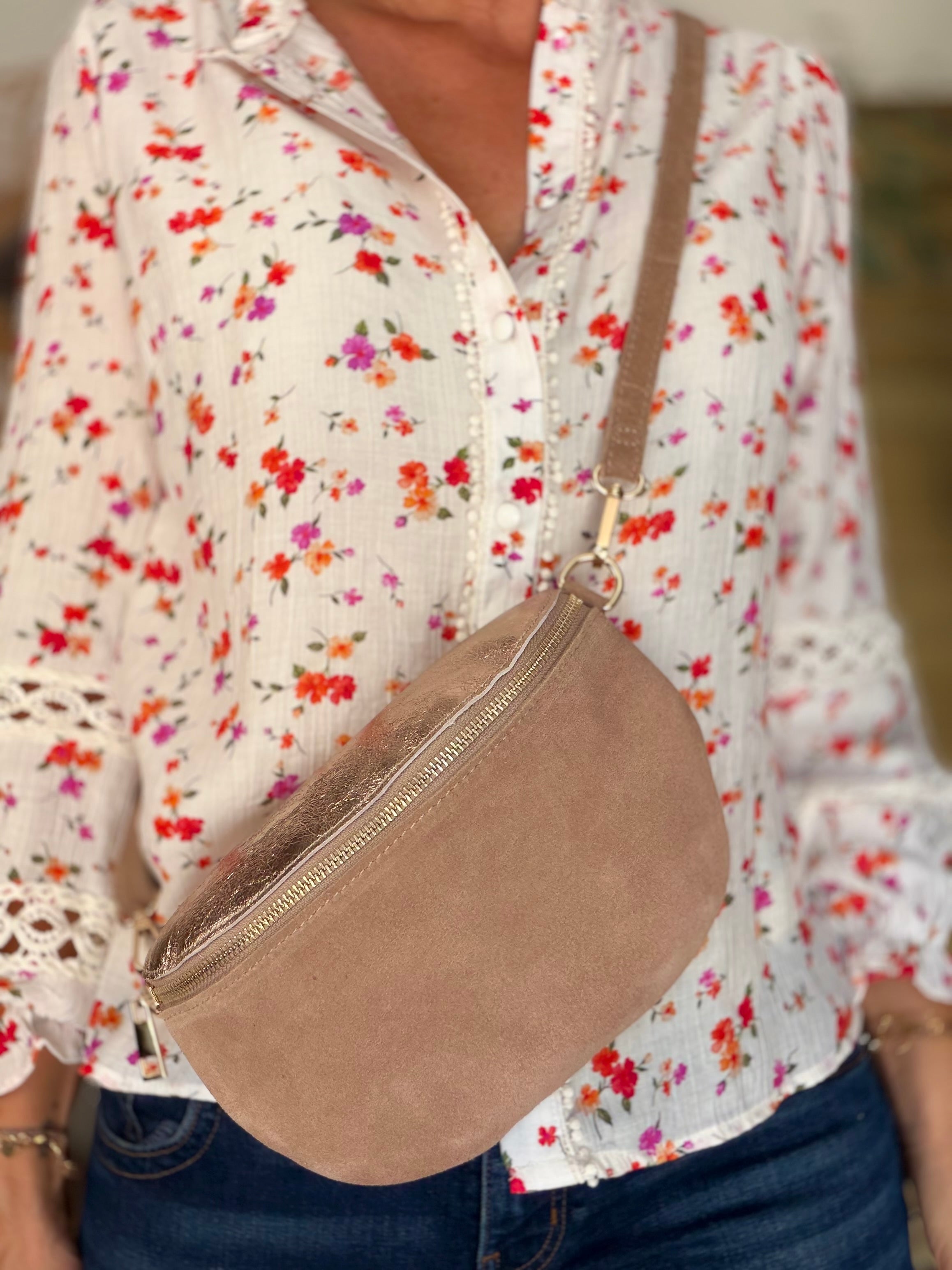 Sac banane M bi-matière en cuir irisé et velours 24cm - POLLY- Taupe/Bronze