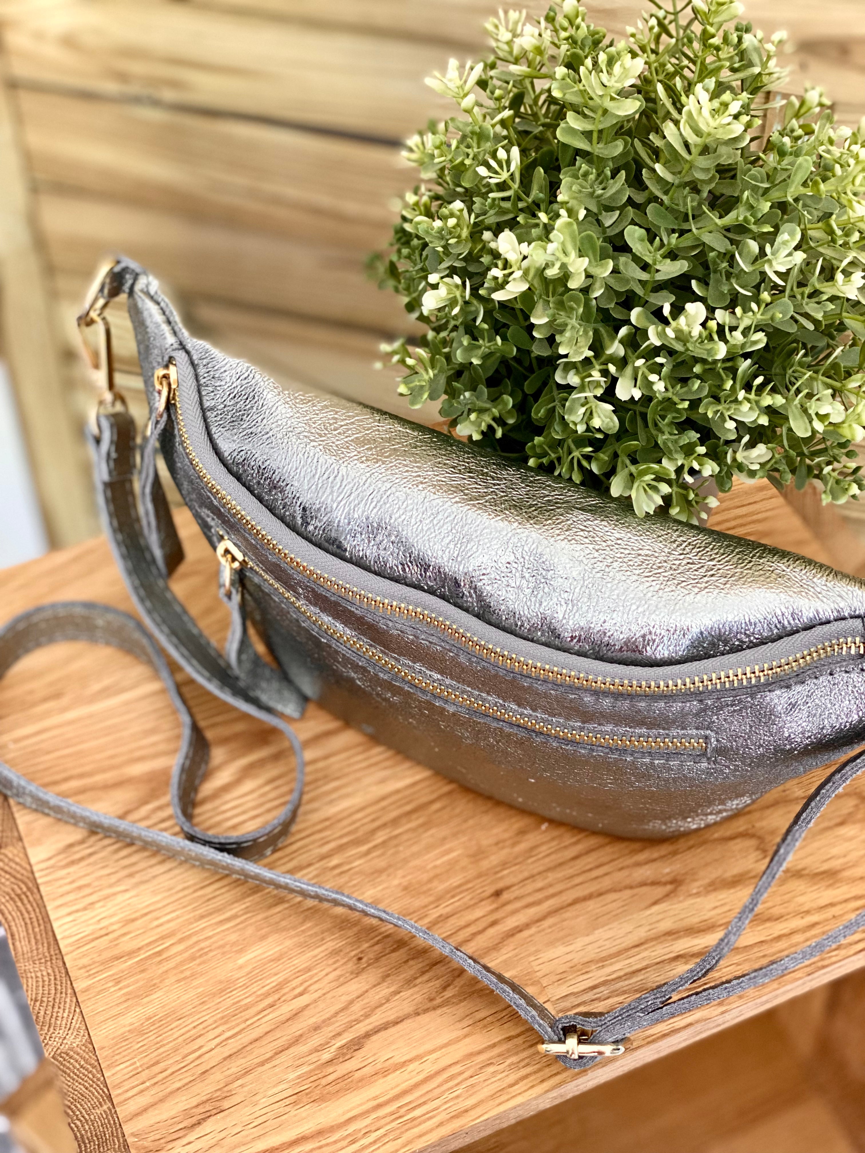 Sac banane en cuir irisé ERYN - Argent clair (9 coloris)