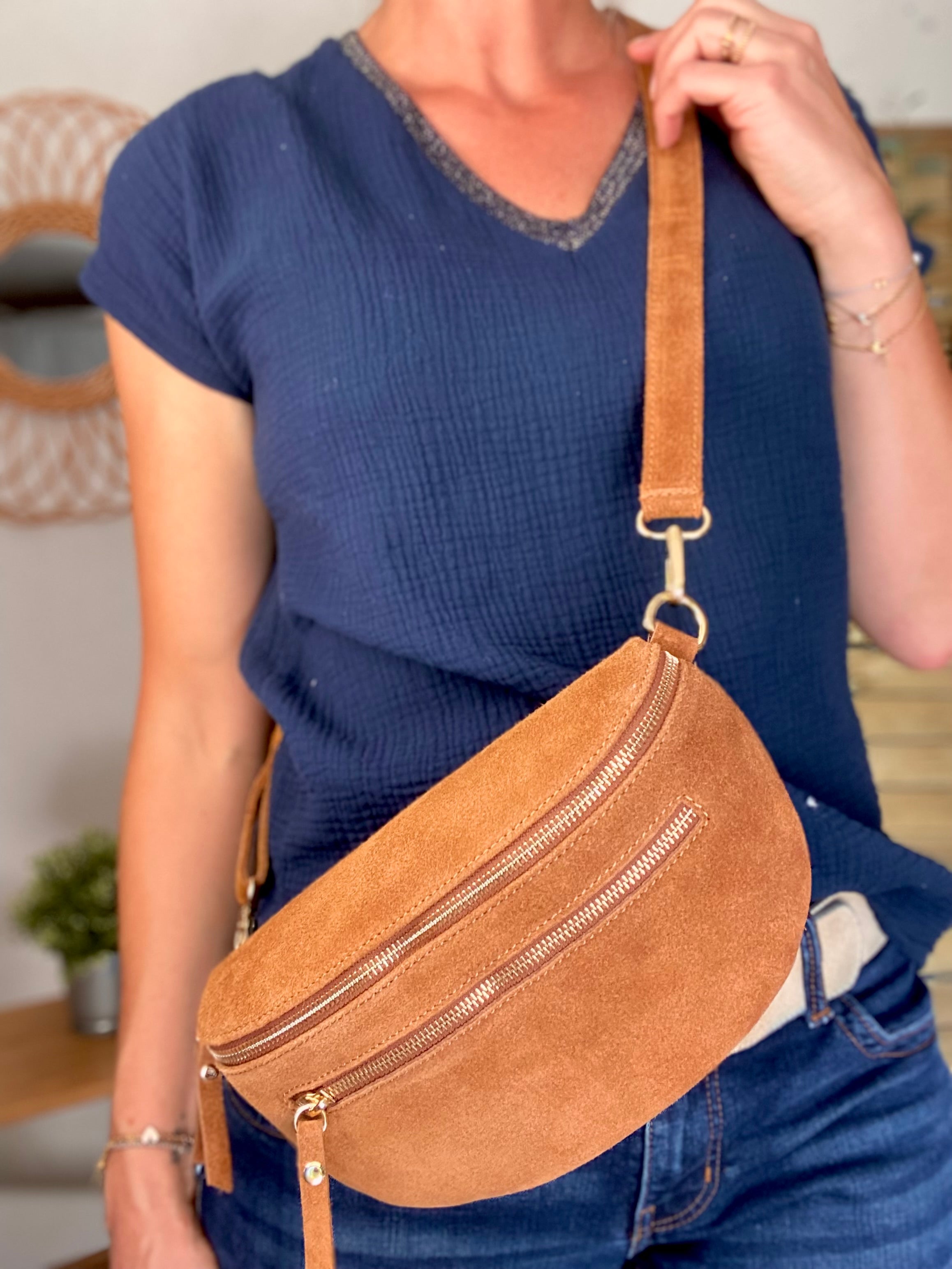 Sac banane en croûte de cuir + poche avant ALISON - Camel