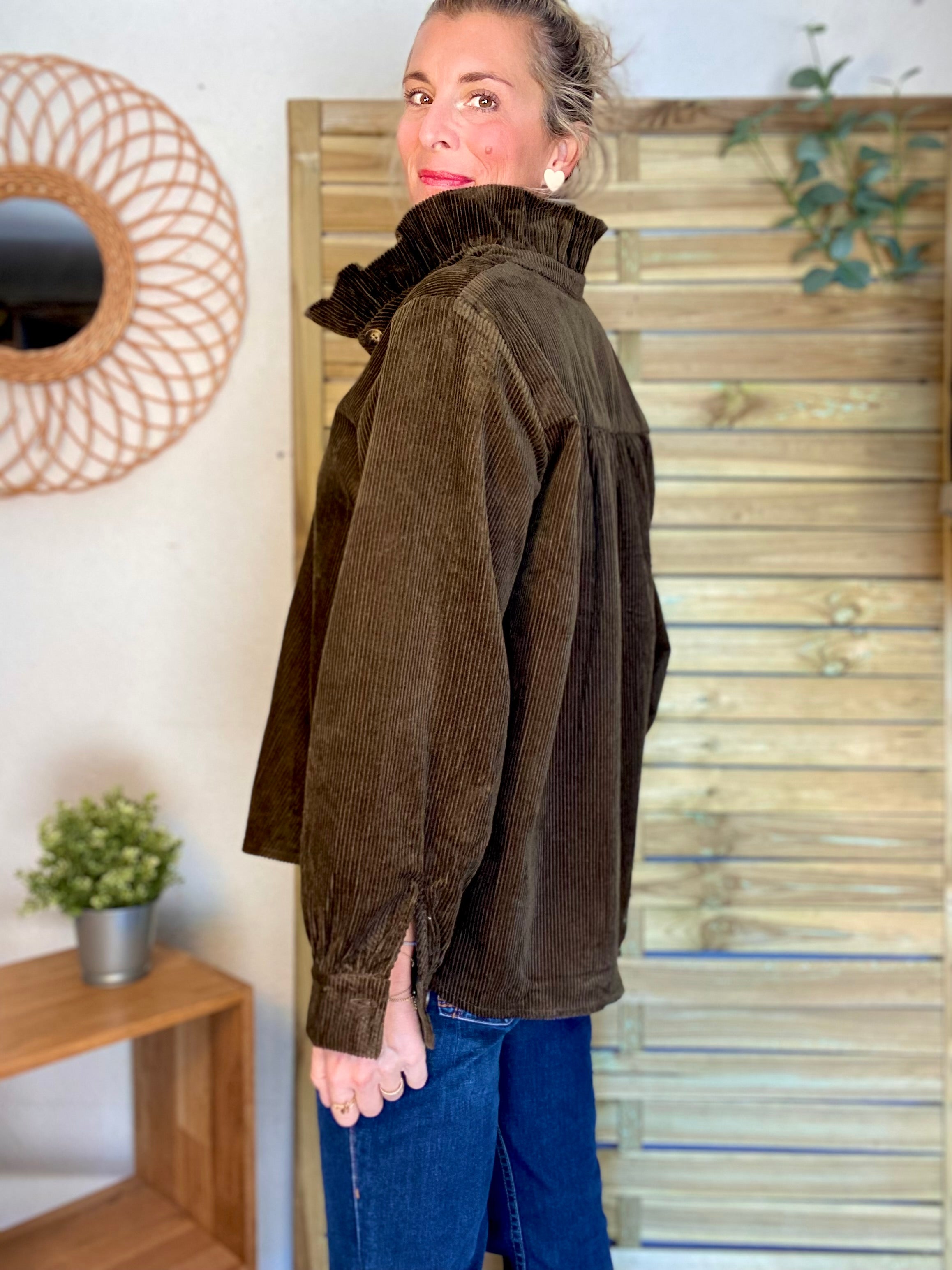 Veste / Chemise en coton, col victorien volanté YVONNE - Velours Kaki