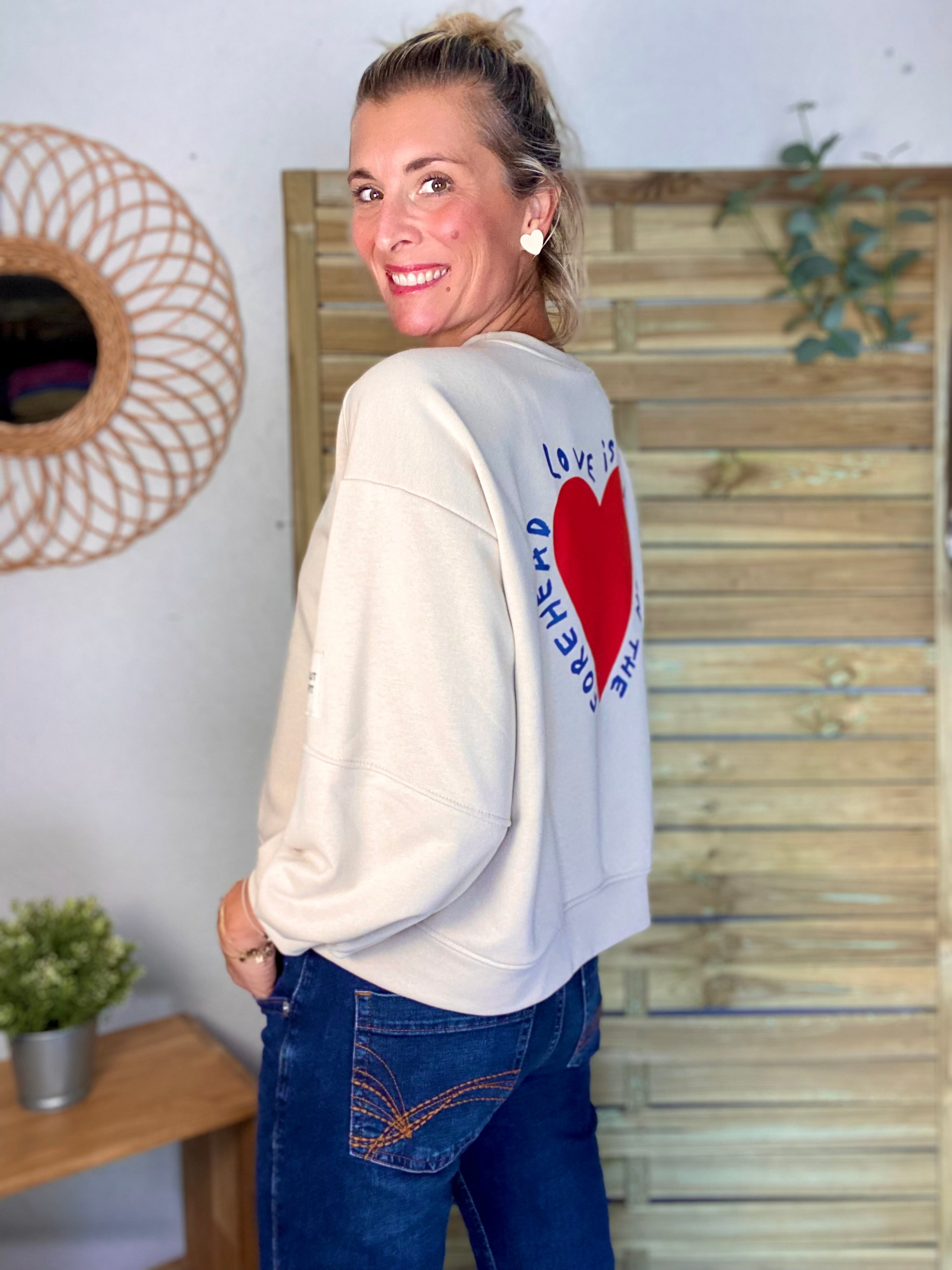 Sweat Love is a Kiss ❤️ OMBLINE - Beige