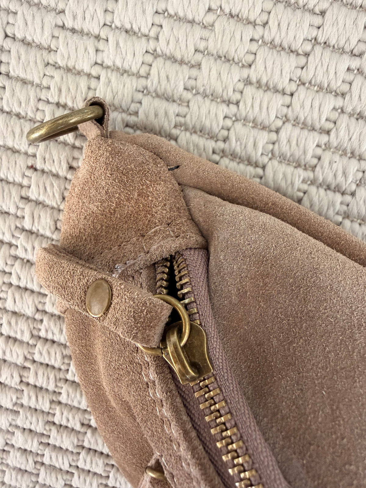 IMPERFECTION • Sac banane double poche en cuir daim - OPALINE - Taupe