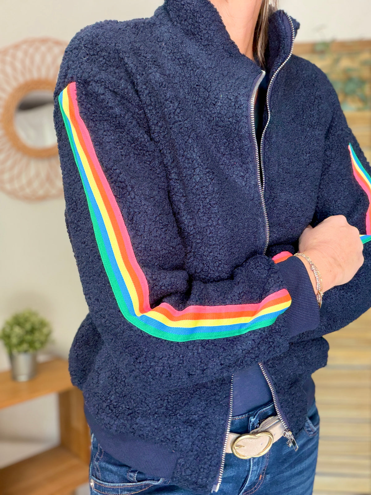 Veste Sherpa zippée bandes Arc-en-ciel CORALIE Bleu marine 🌈