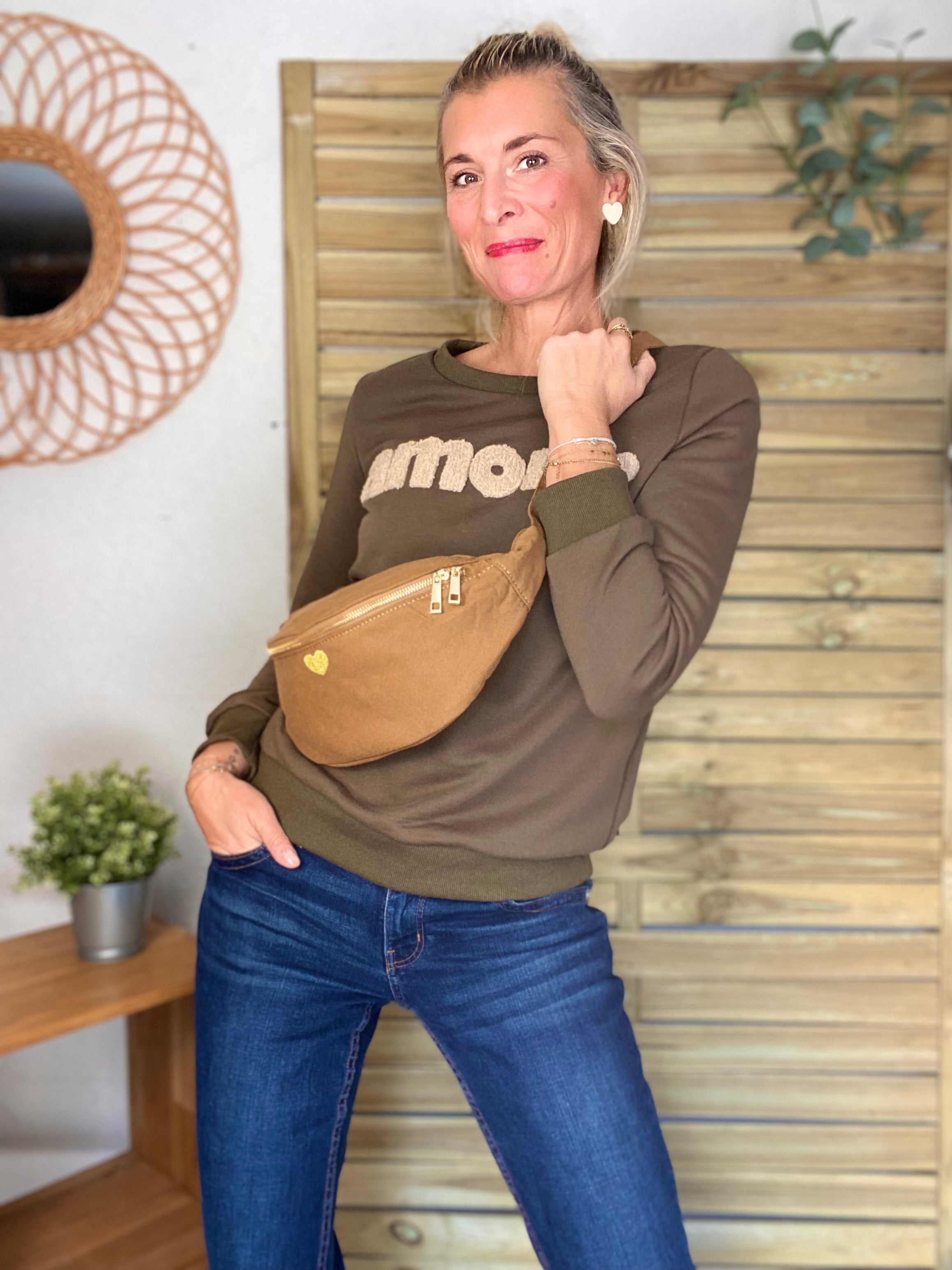 Sac banane en coton Coeur brodé 💛 CASSIDY - Camel