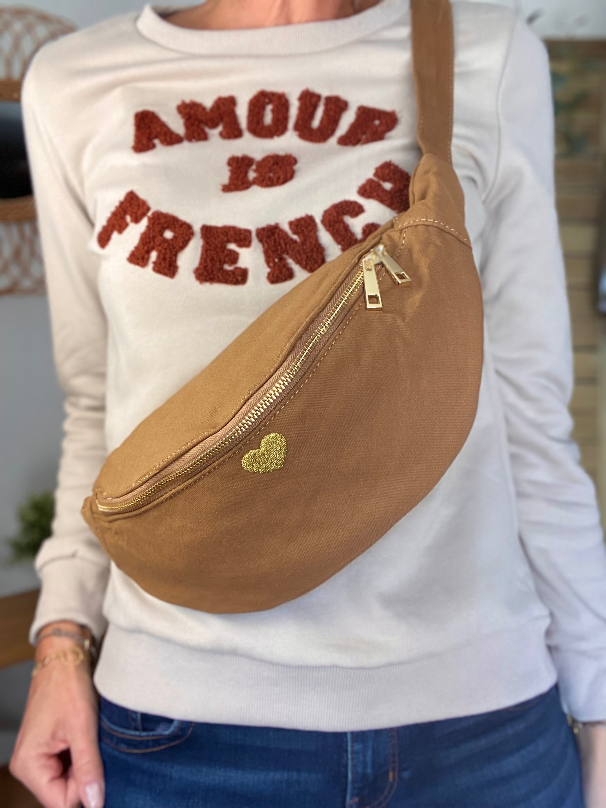 Sac banane en coton Coeur brodé 💛 CASSIDY - Camel
