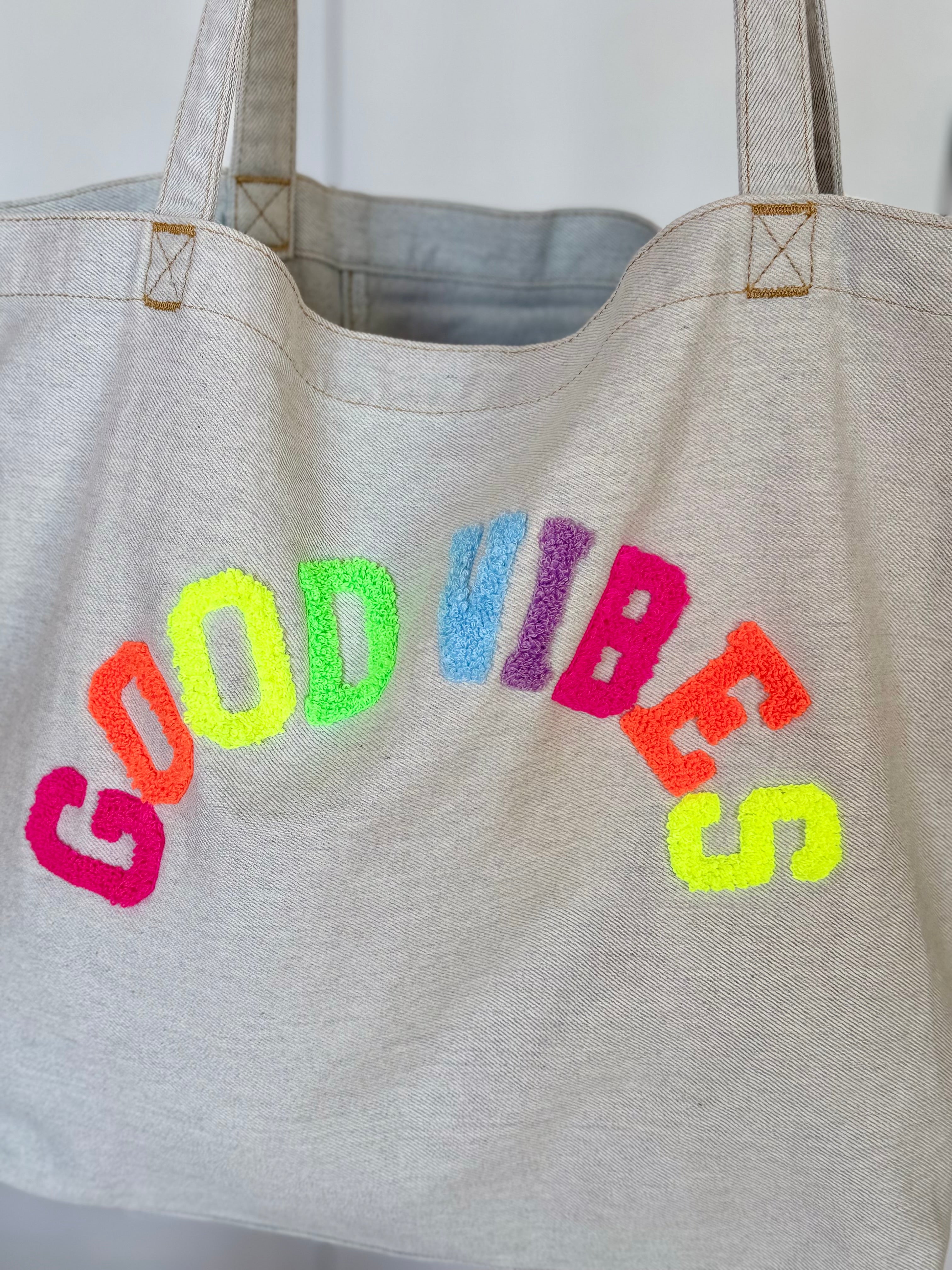 Grand Tote bag GOOD VIBES Jean bleu delavé VANINA