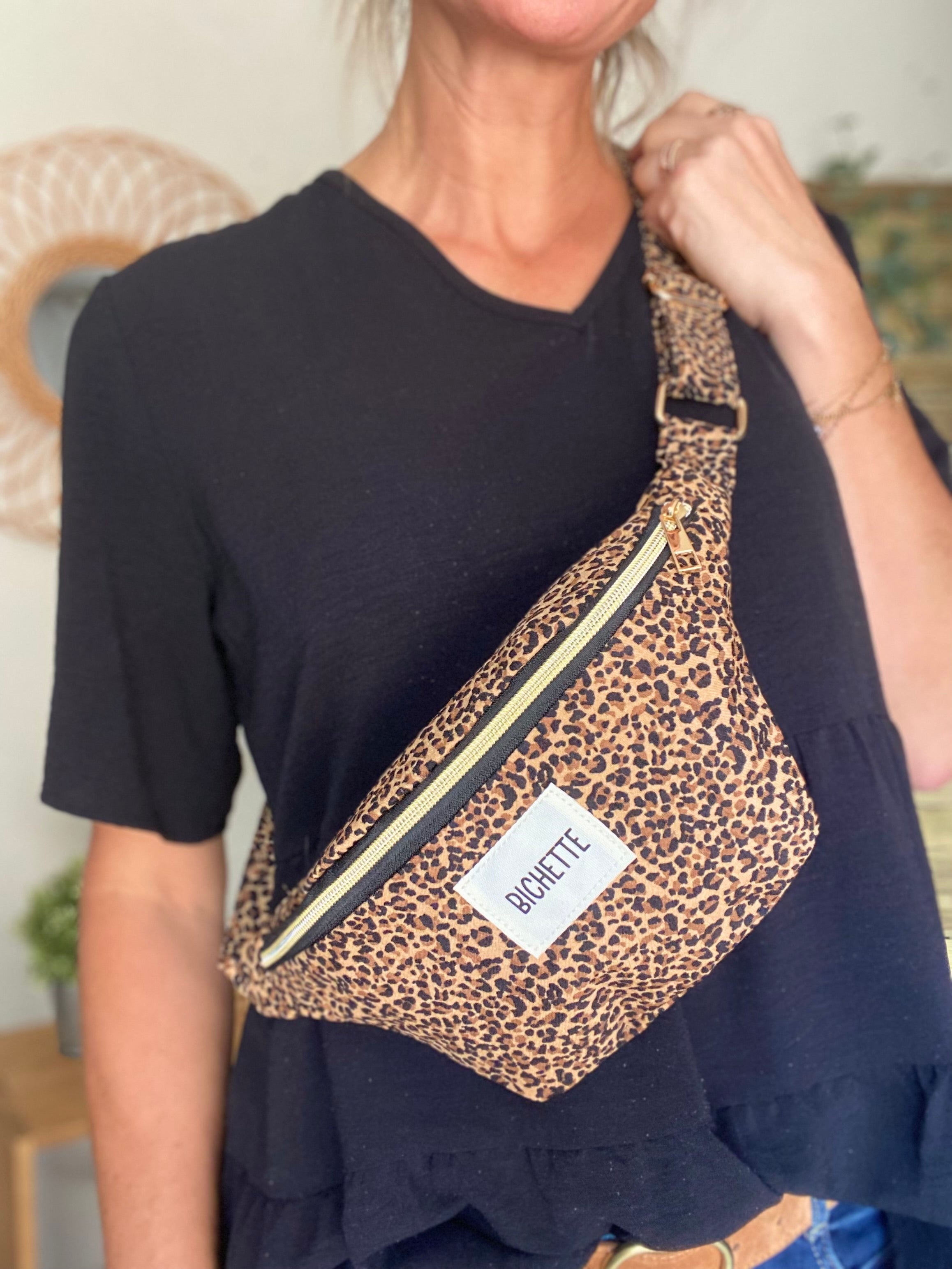 Sac banane COLETTE écusson Amour ou Bichette - motif Léopard 🐆