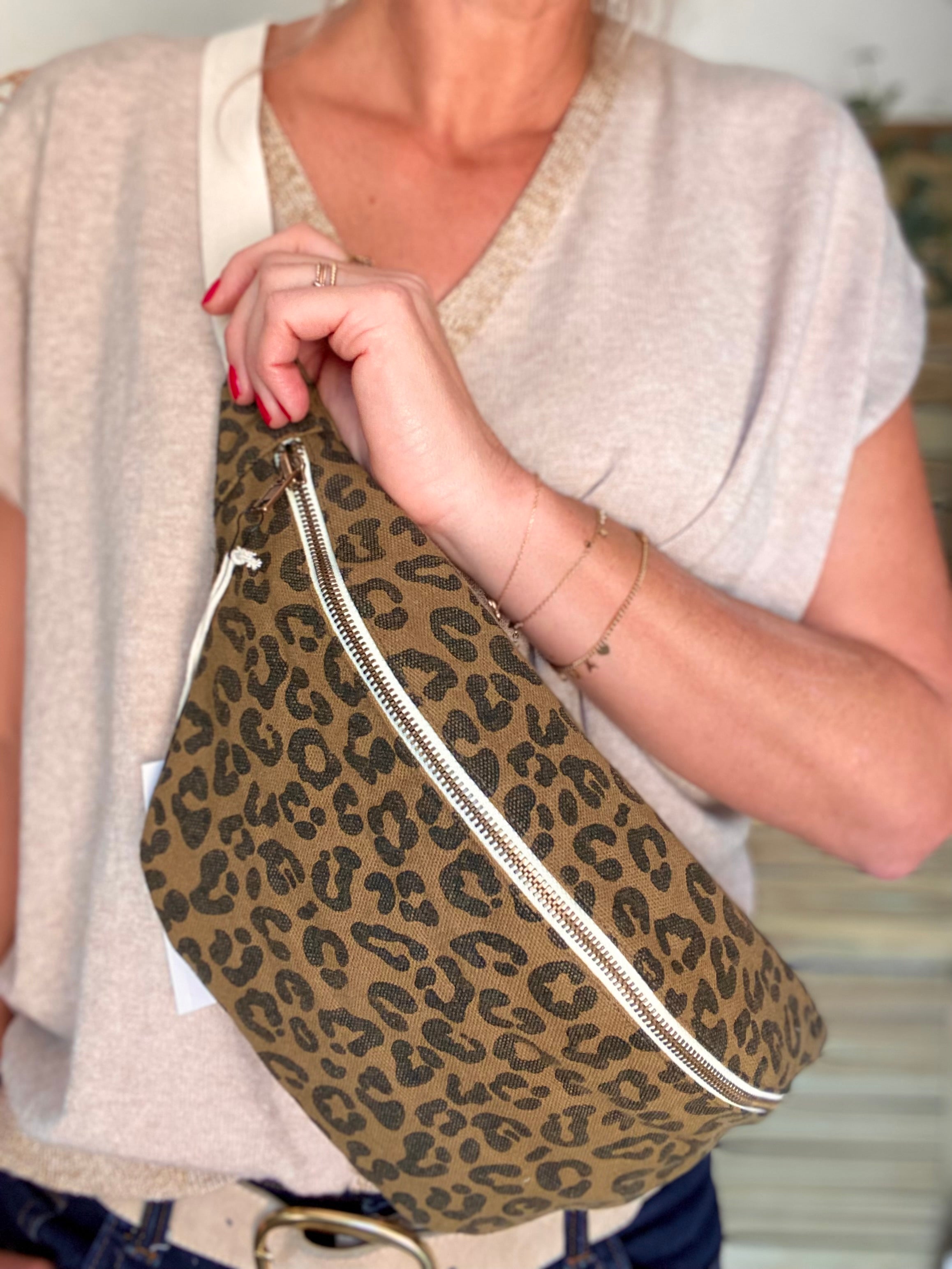 Sac banane ROSE IN APRIL Graou Léo - Olive 🐆