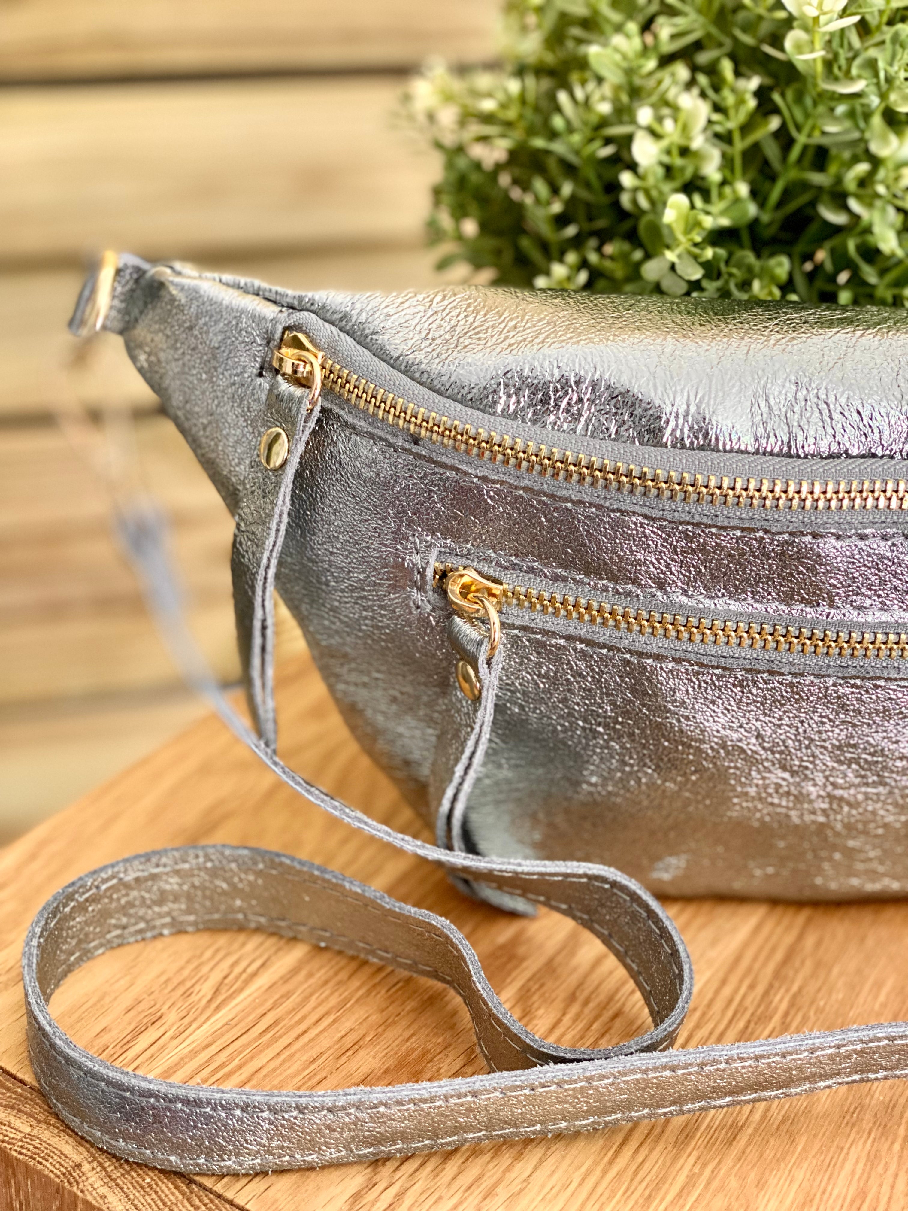 Sac banane en cuir irisé ERYN - Argent clair (9 coloris)