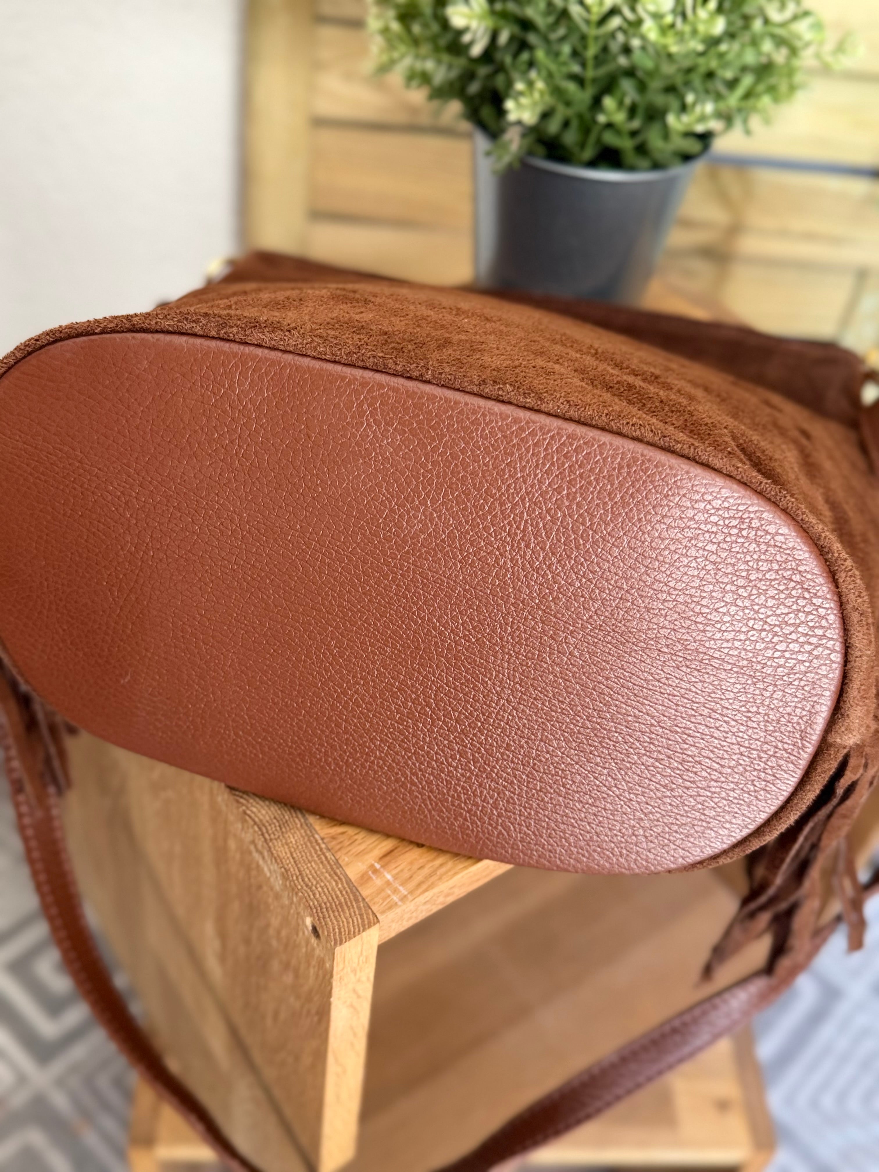 Sac seau en cuir daim avec franges KYLIE - Camel foncé (Café)