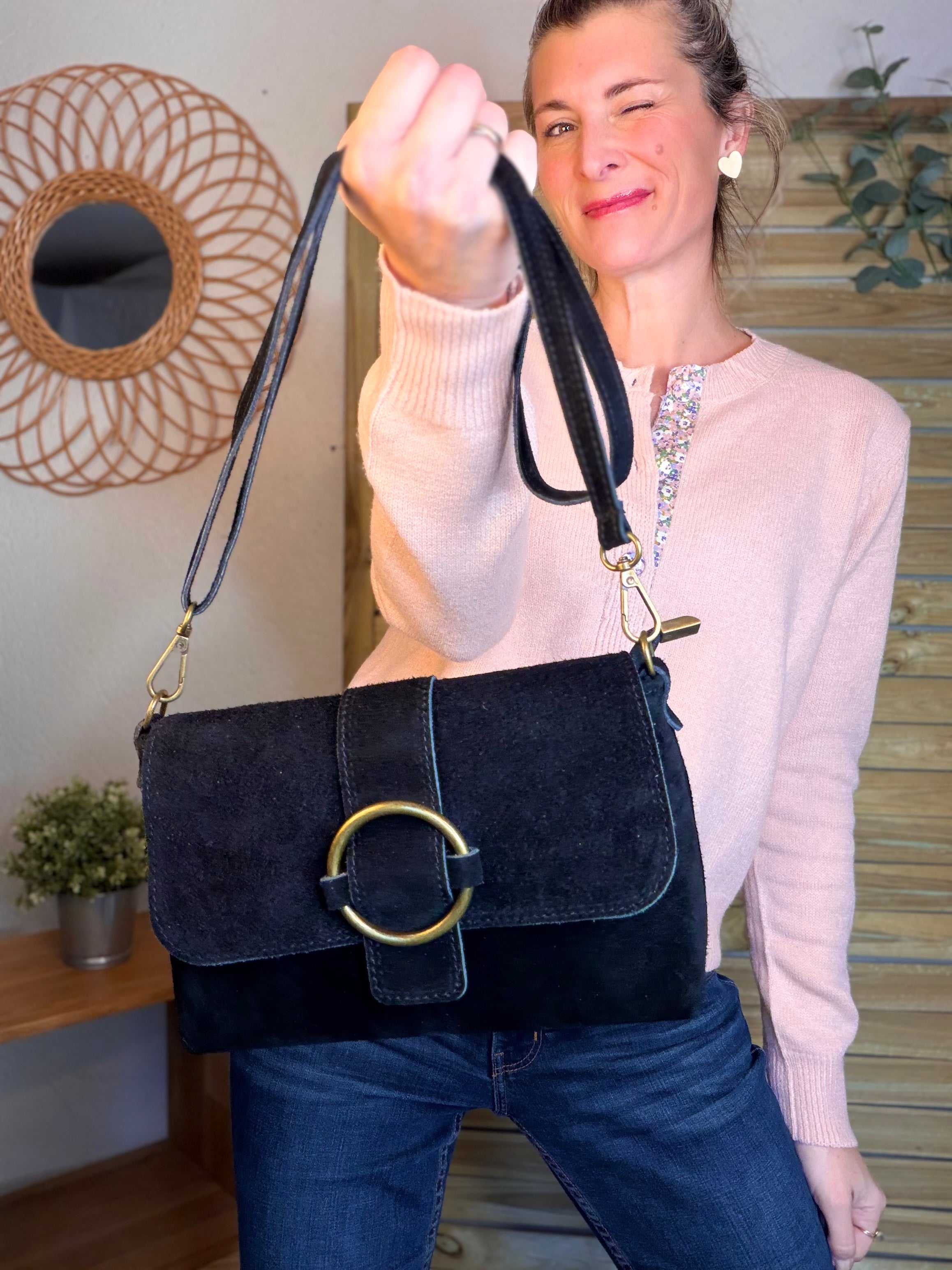 Sac bandoulière en croute de cuir BLAKE - Noir