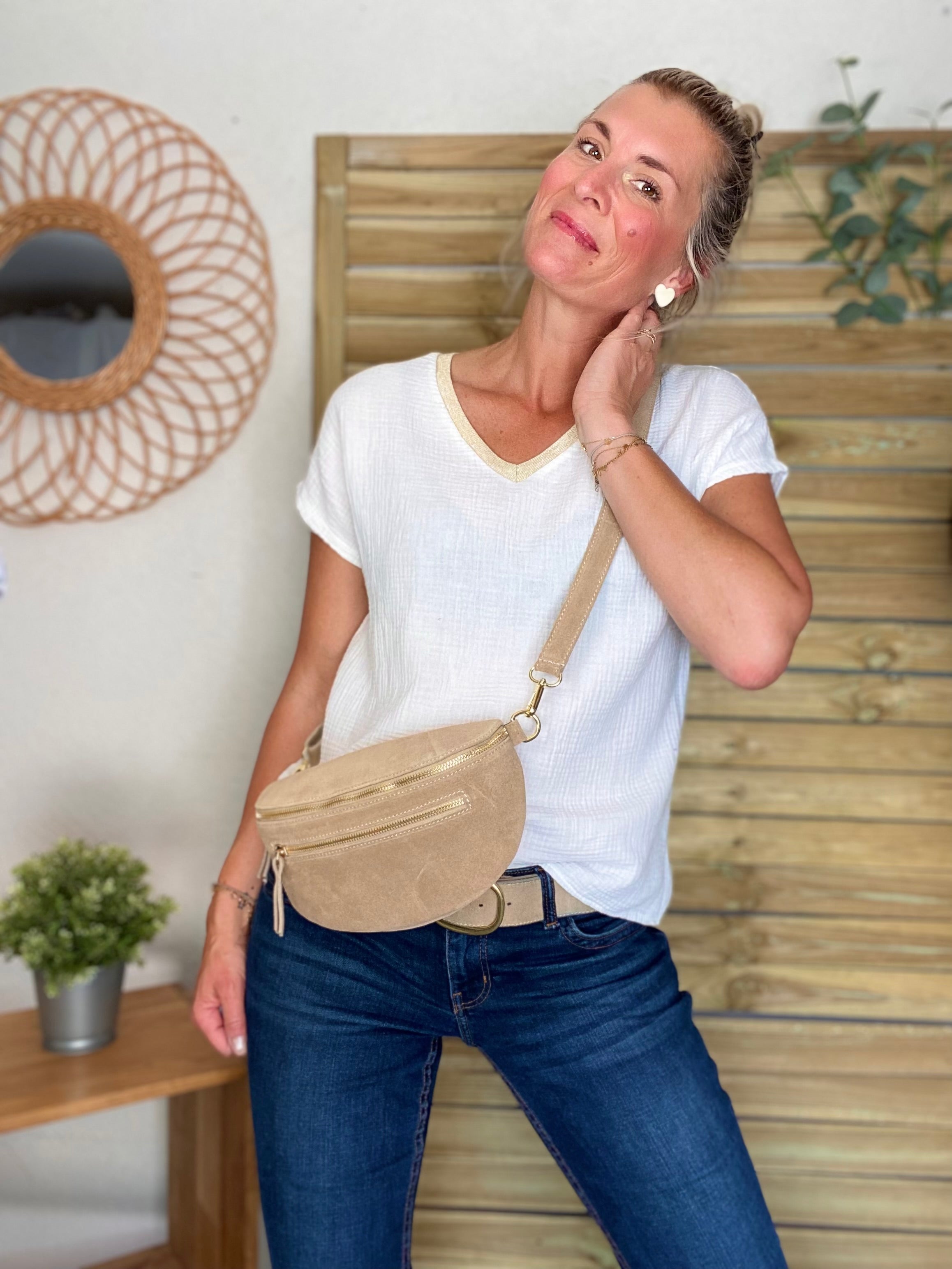 Sac banane en croûte de cuir + poche avant ALISON - Beige