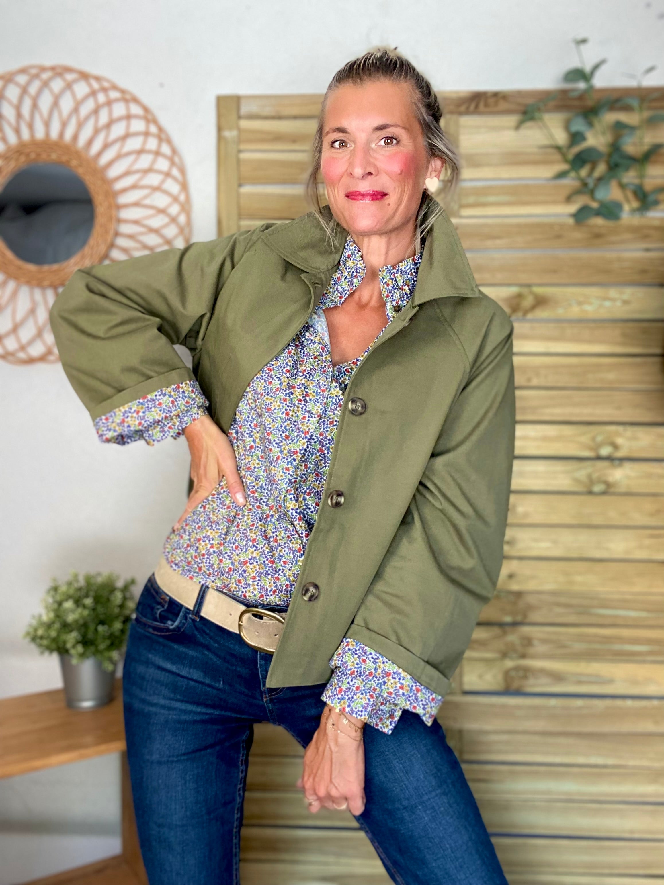 Chemise imprimée Liberty bleu, col victorien volanté CHARLOTTE