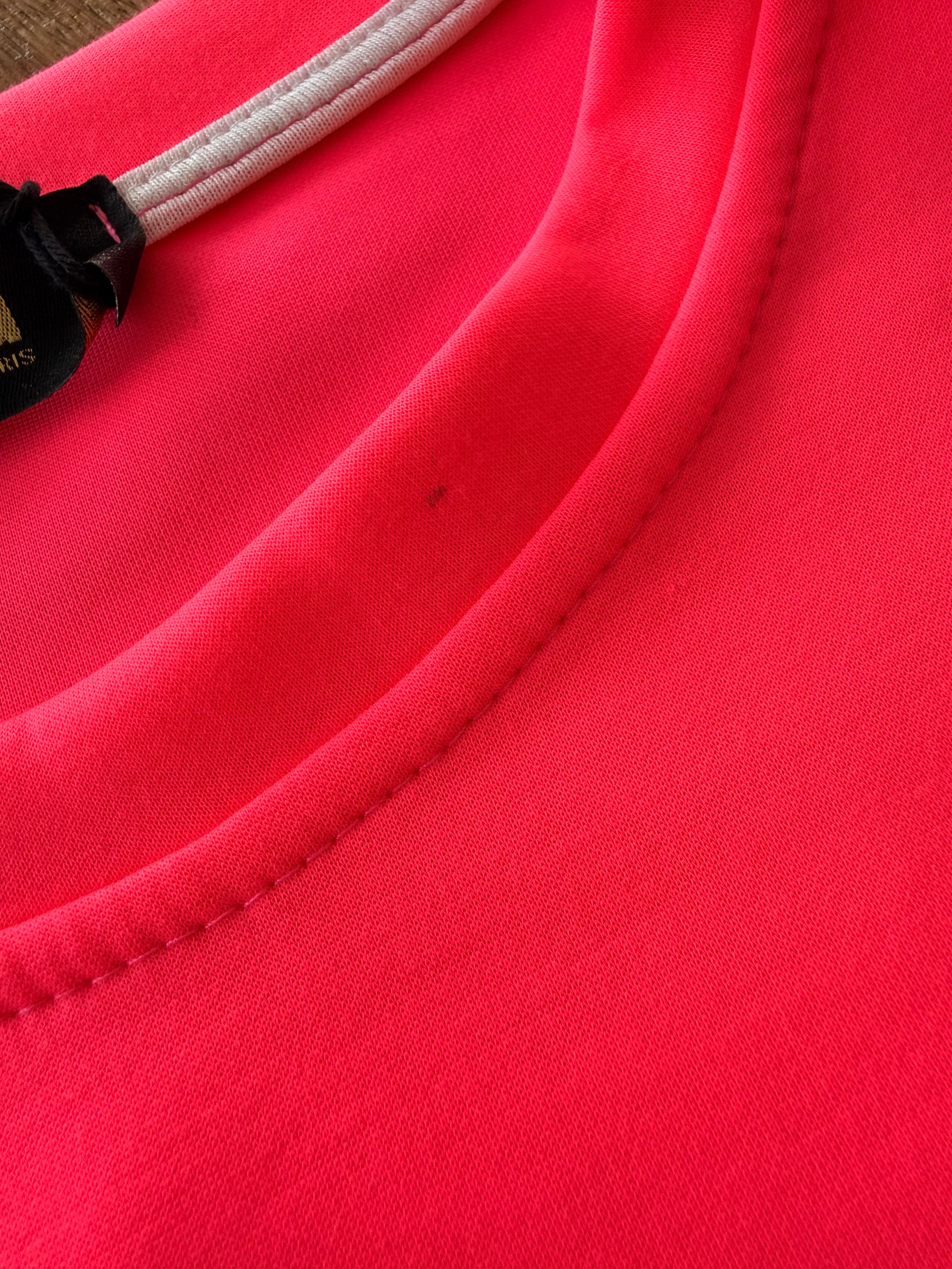 IMPERFECTION - Tee shirt ICONIC matière sweat - THÉA Rose fluo