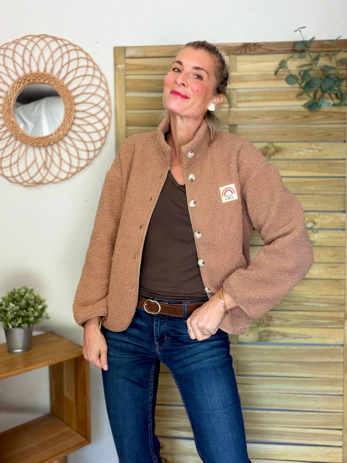 Veste Sherpa boutonnée écusson Arc-en-ciel ÉNORA Taupe rosé